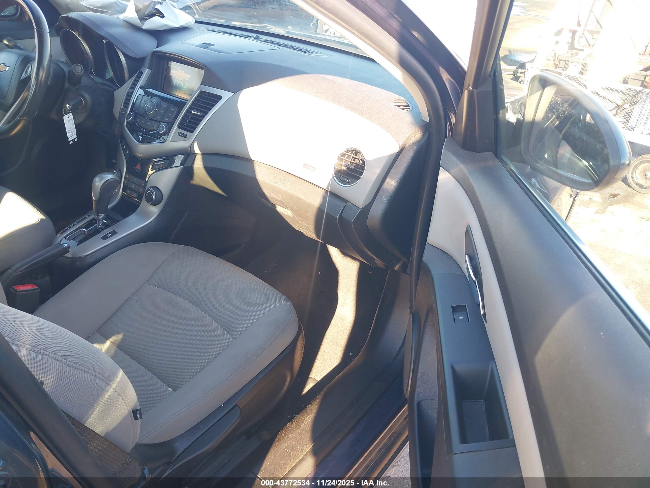 CHEVROLET CRUZE image 5