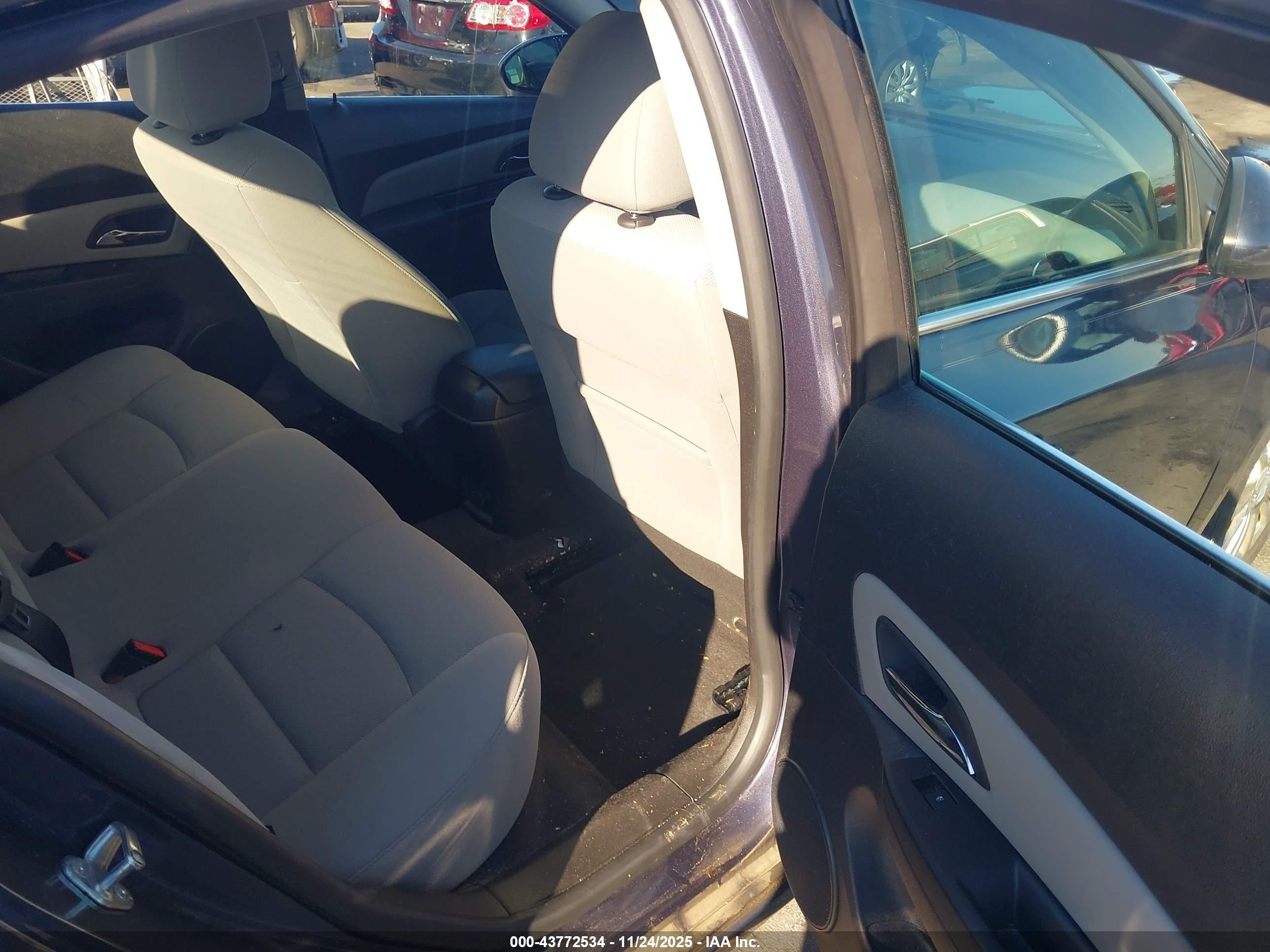 CHEVROLET CRUZE image 8