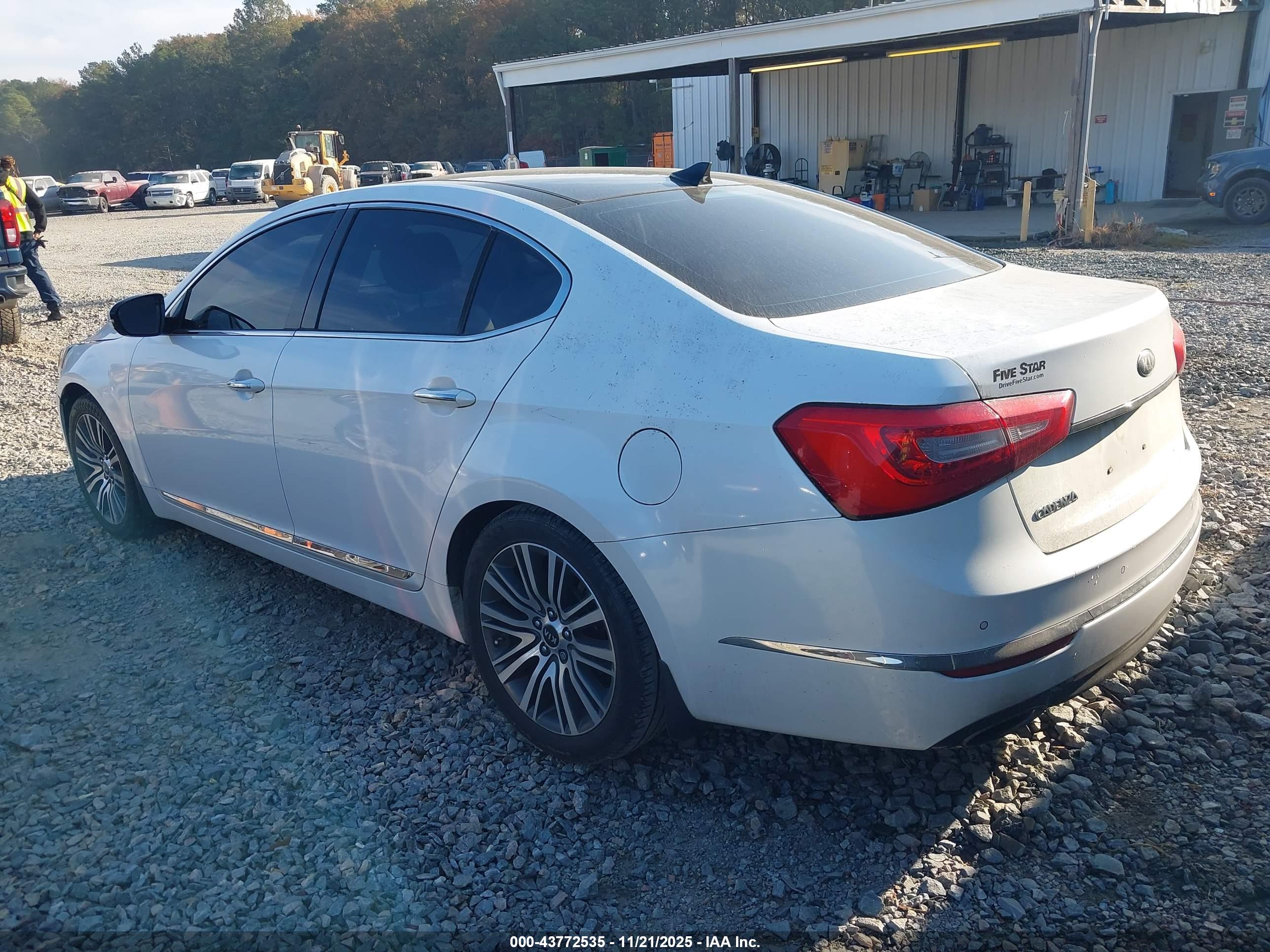 KIA CADENZA image 3