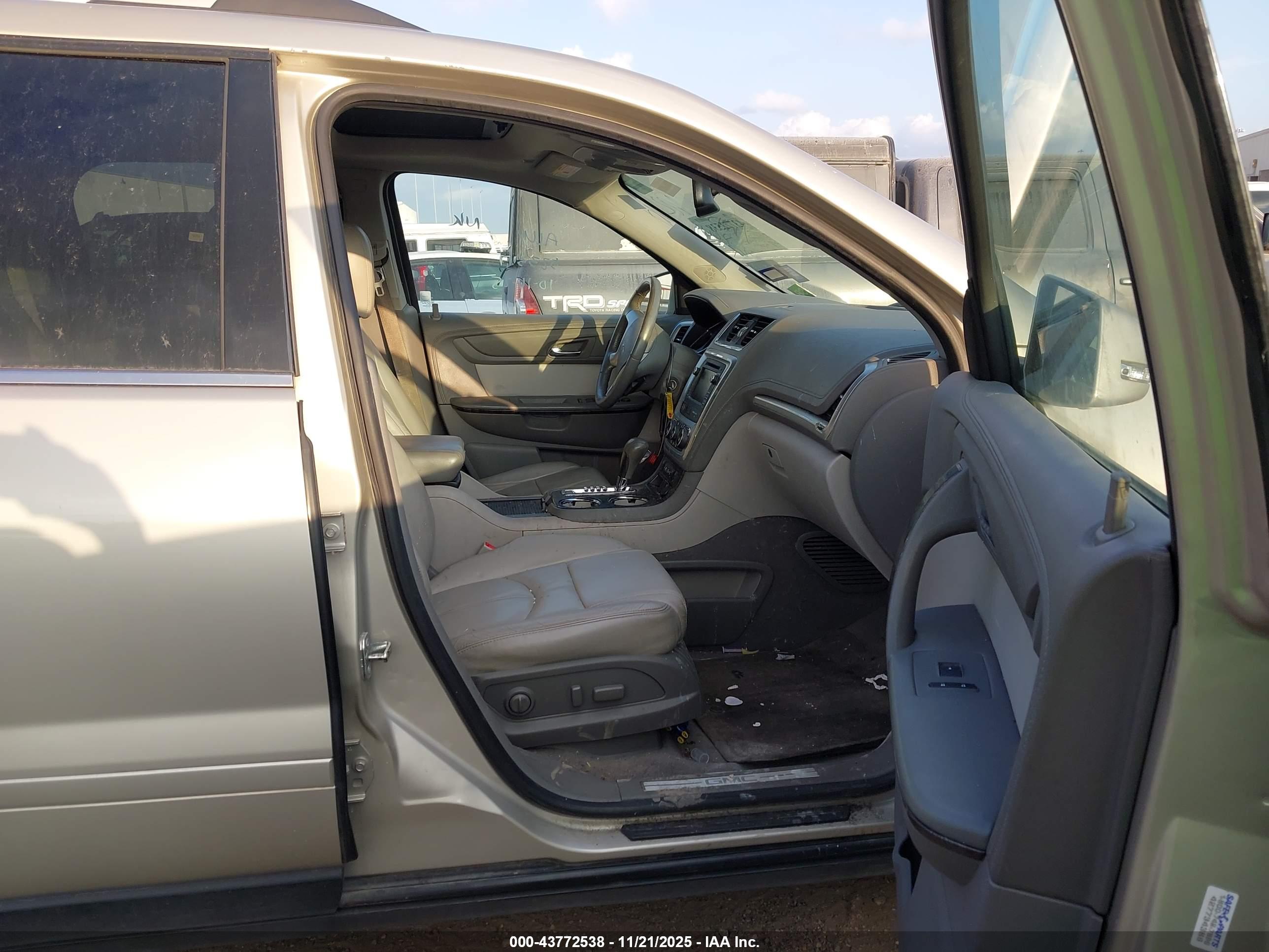 GMC ACADIA image 5