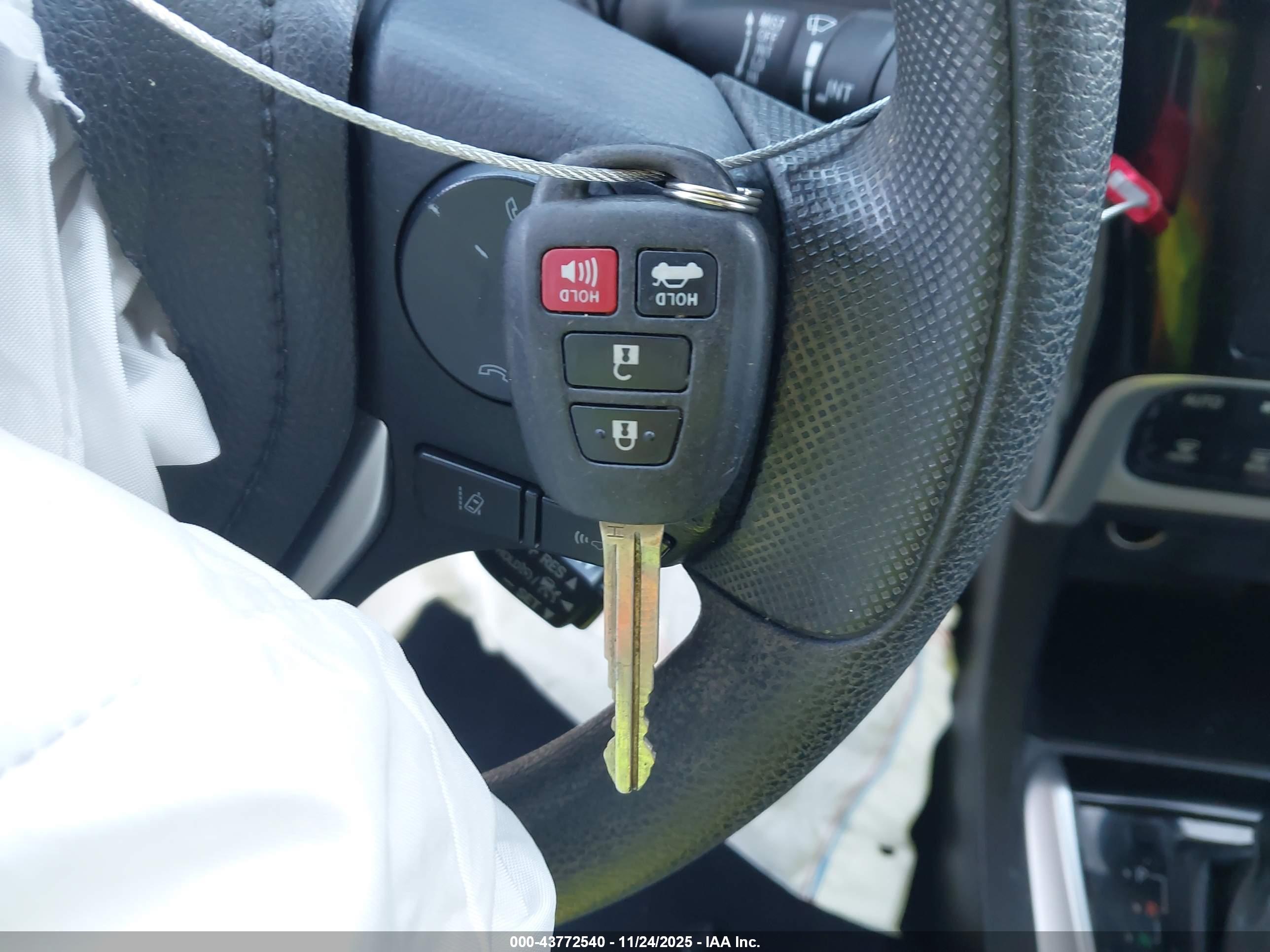 TOYOTA COROLLA image 11