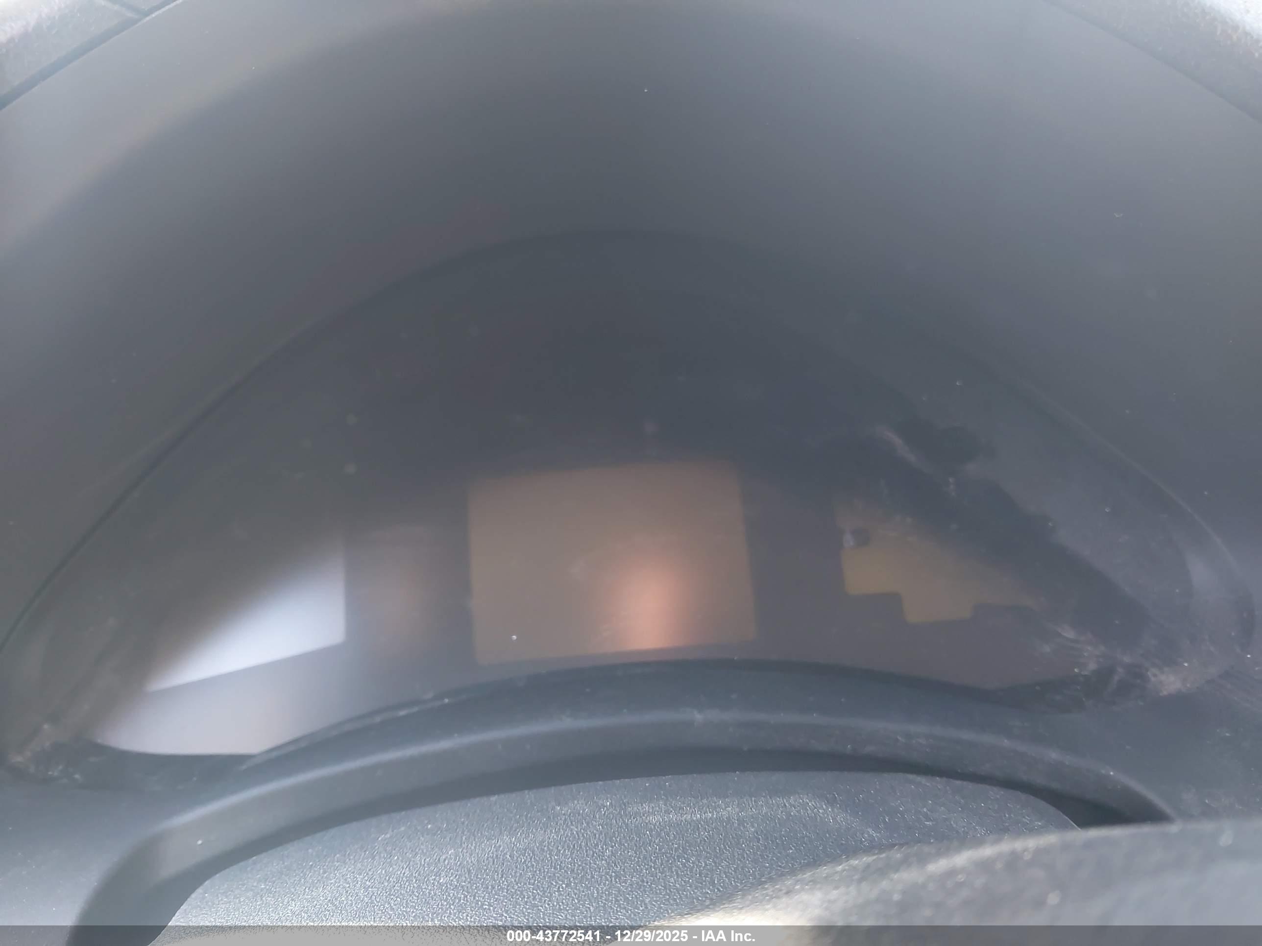 NISSAN LEAF image 7