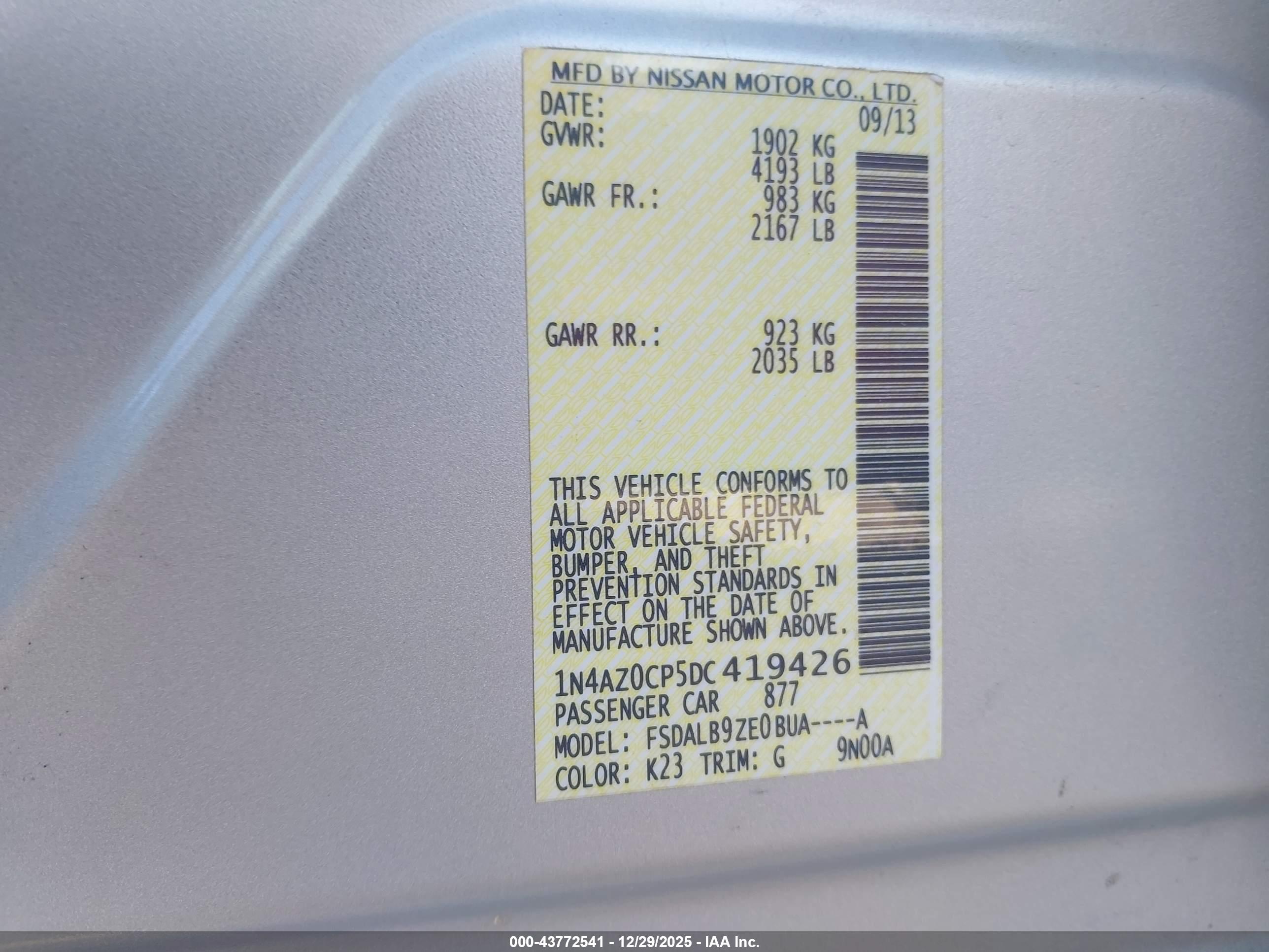 NISSAN LEAF image 9