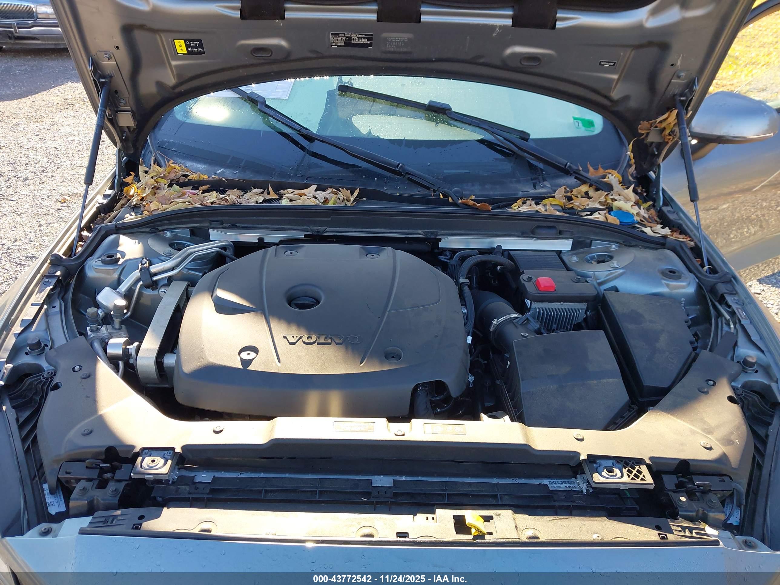 VOLVO S60 image 10
