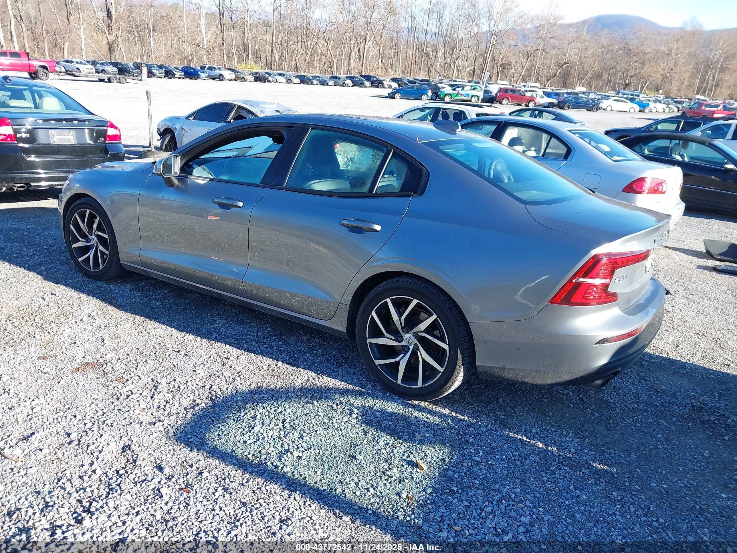 VOLVO S60 image 3