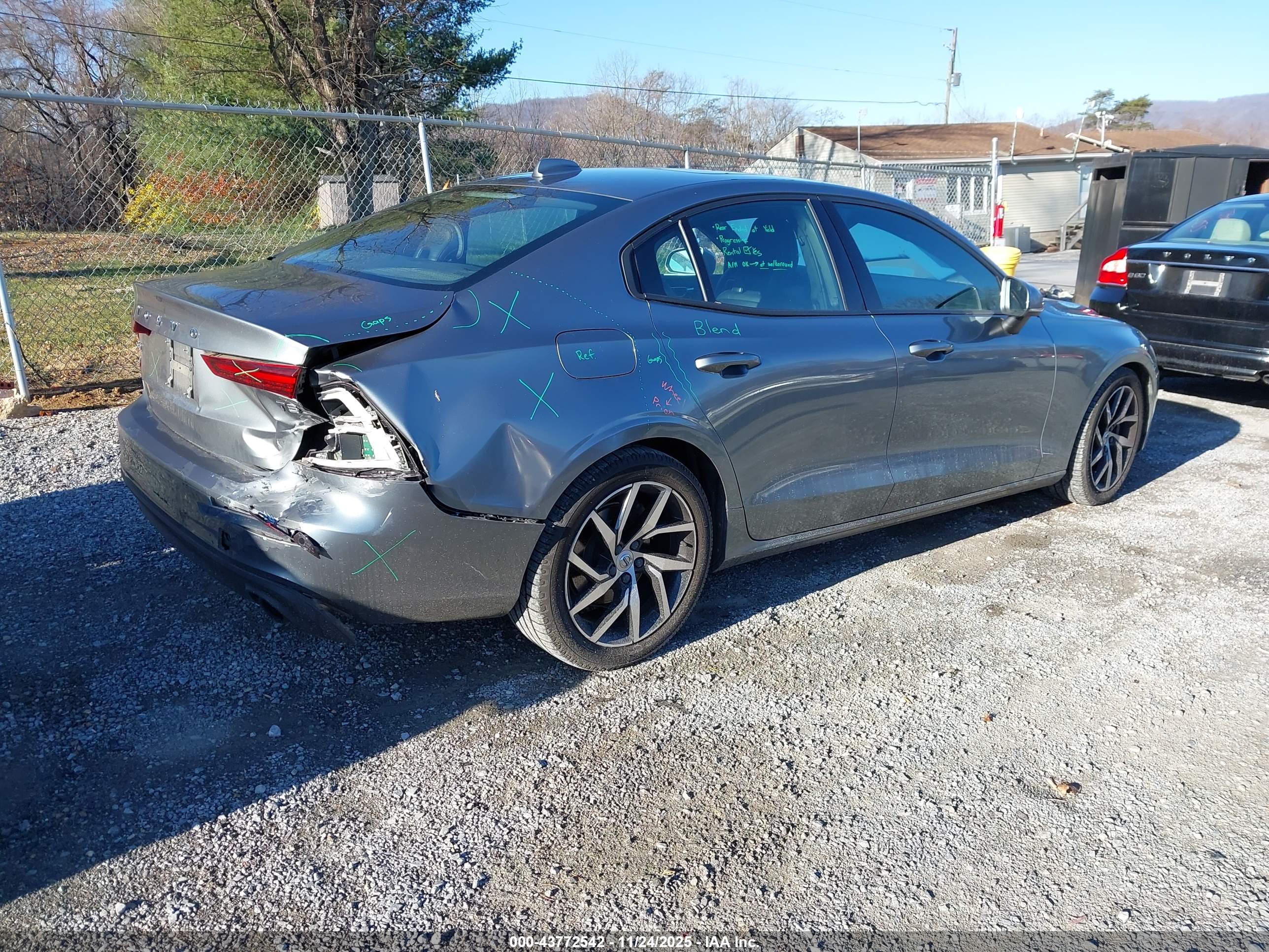 VOLVO S60 image 4