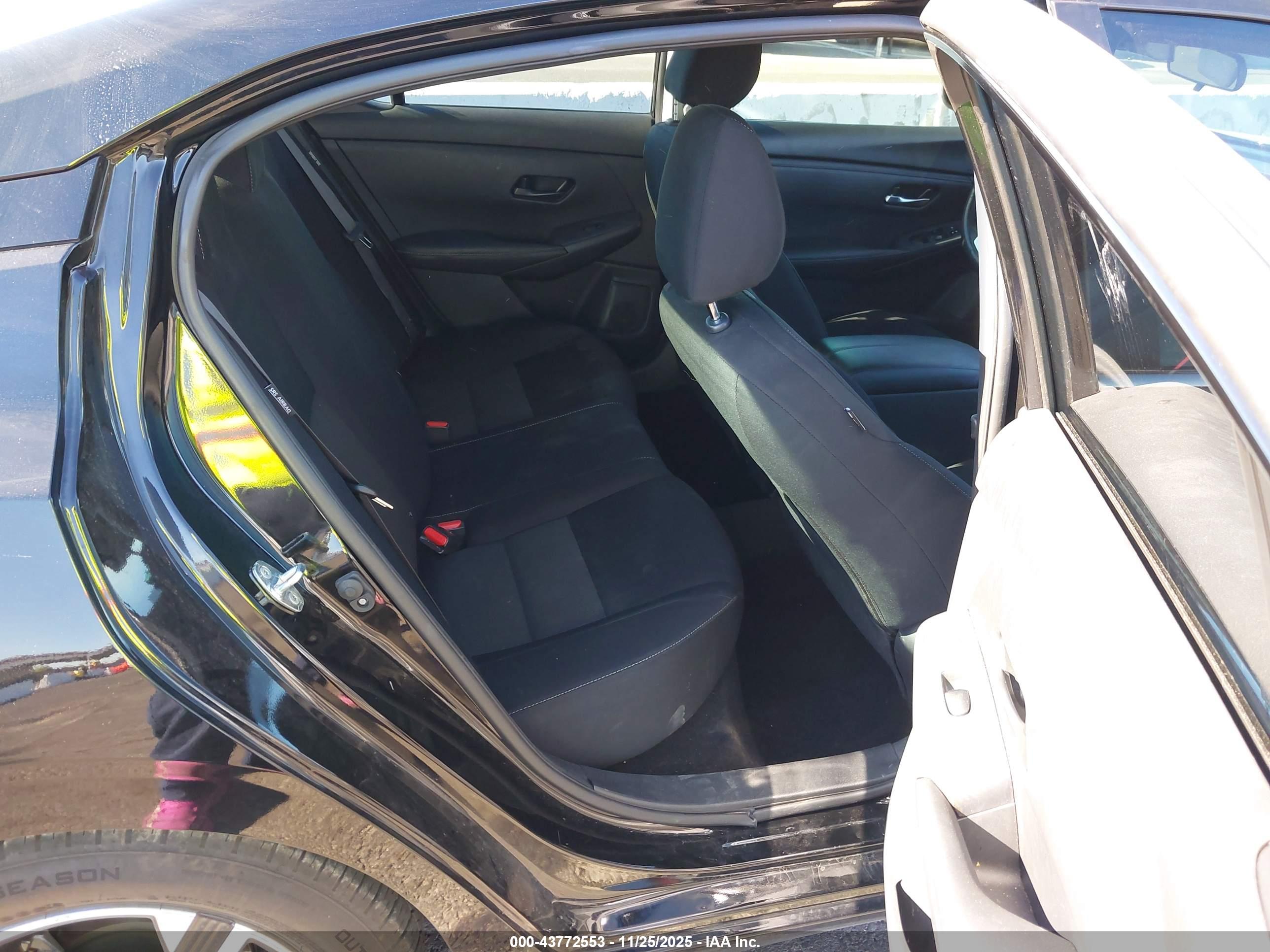 NISSAN SENTRA image 8