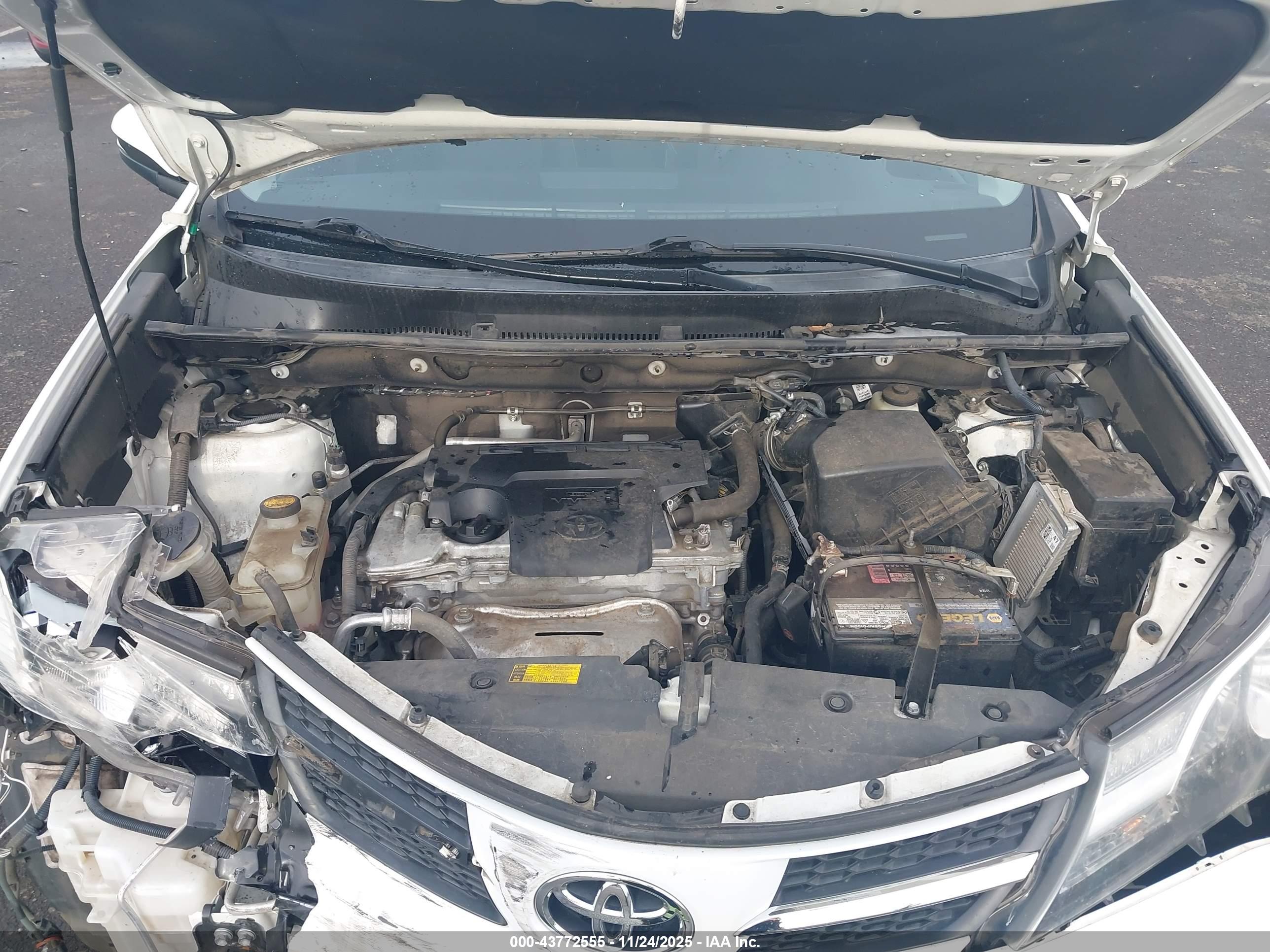 TOYOTA RAV4 image 10