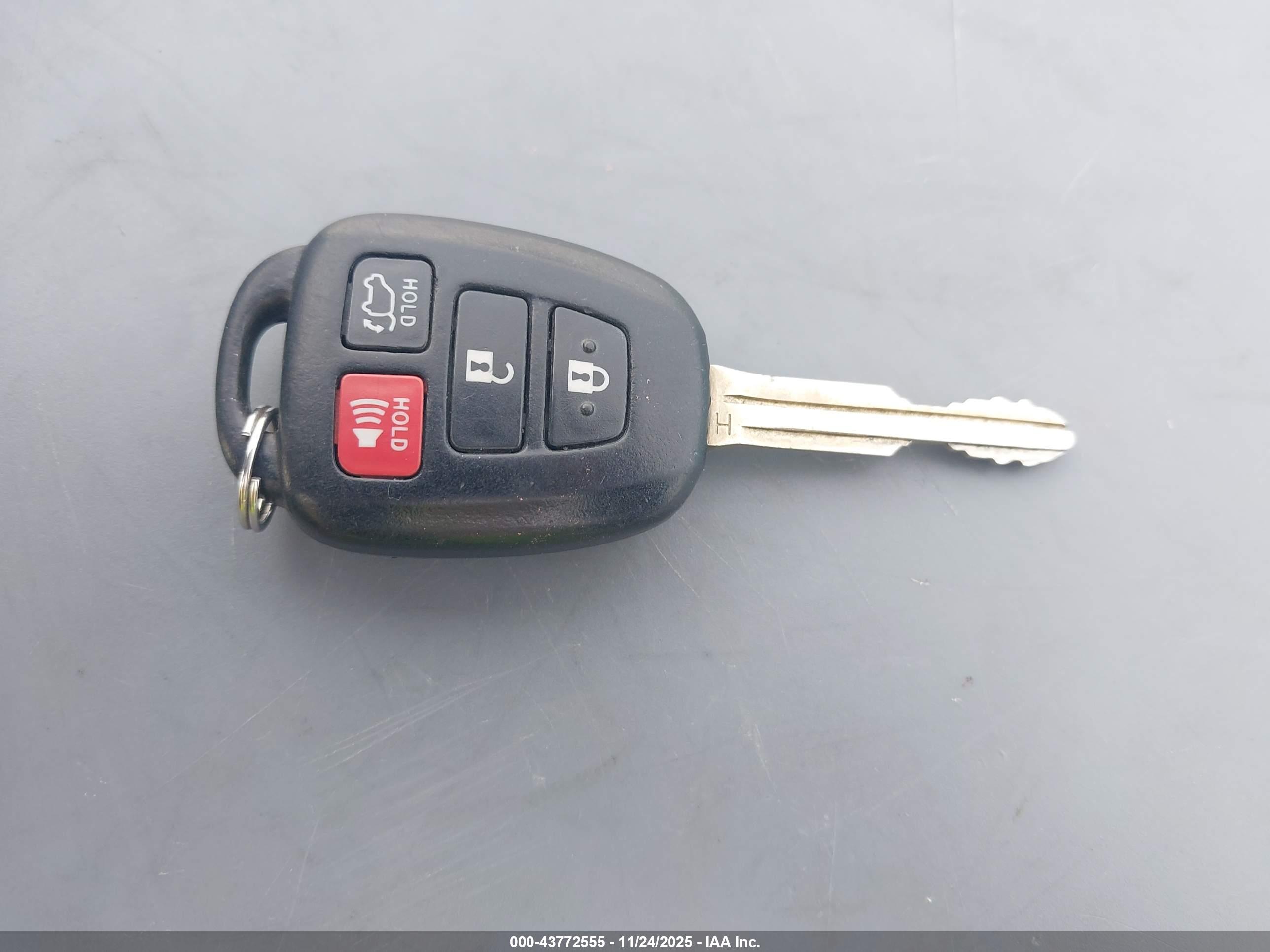 TOYOTA RAV4 image 11