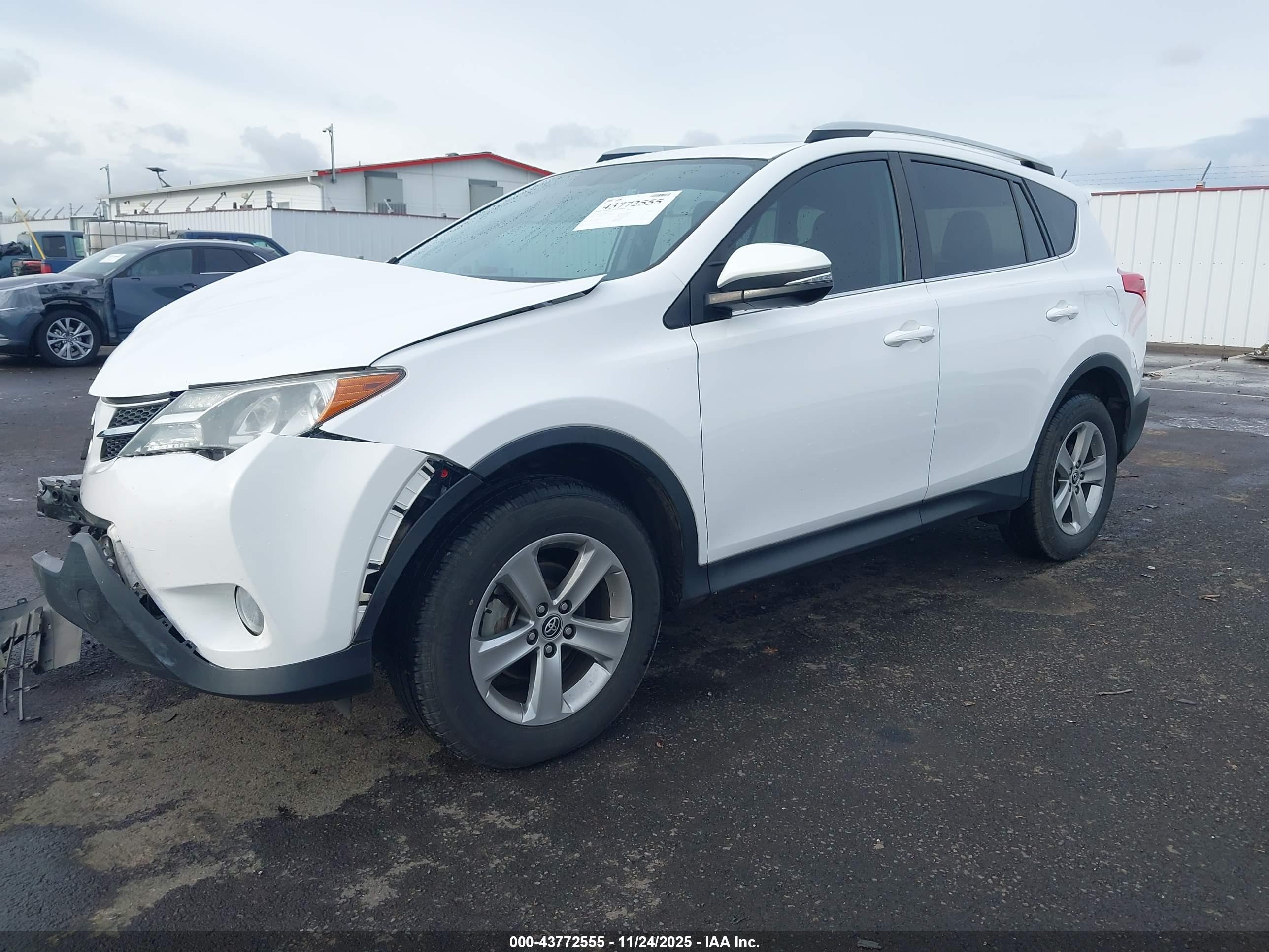 TOYOTA RAV4 image 2