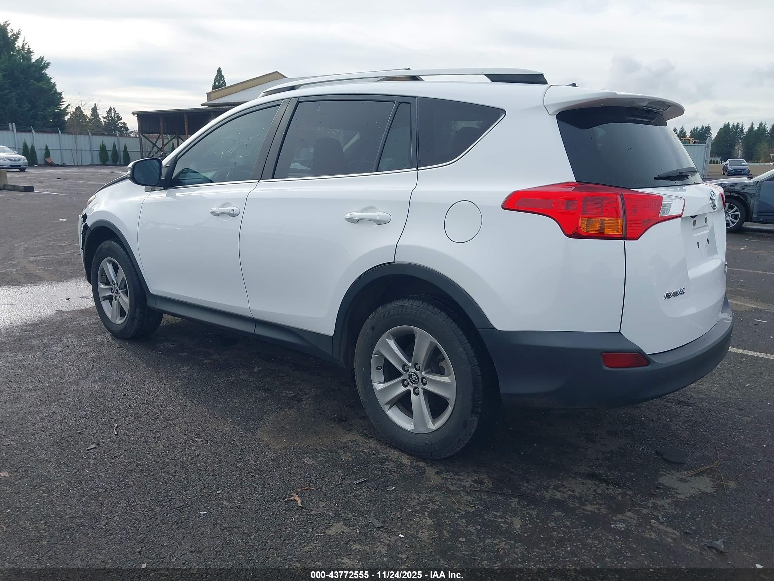 TOYOTA RAV4 image 3