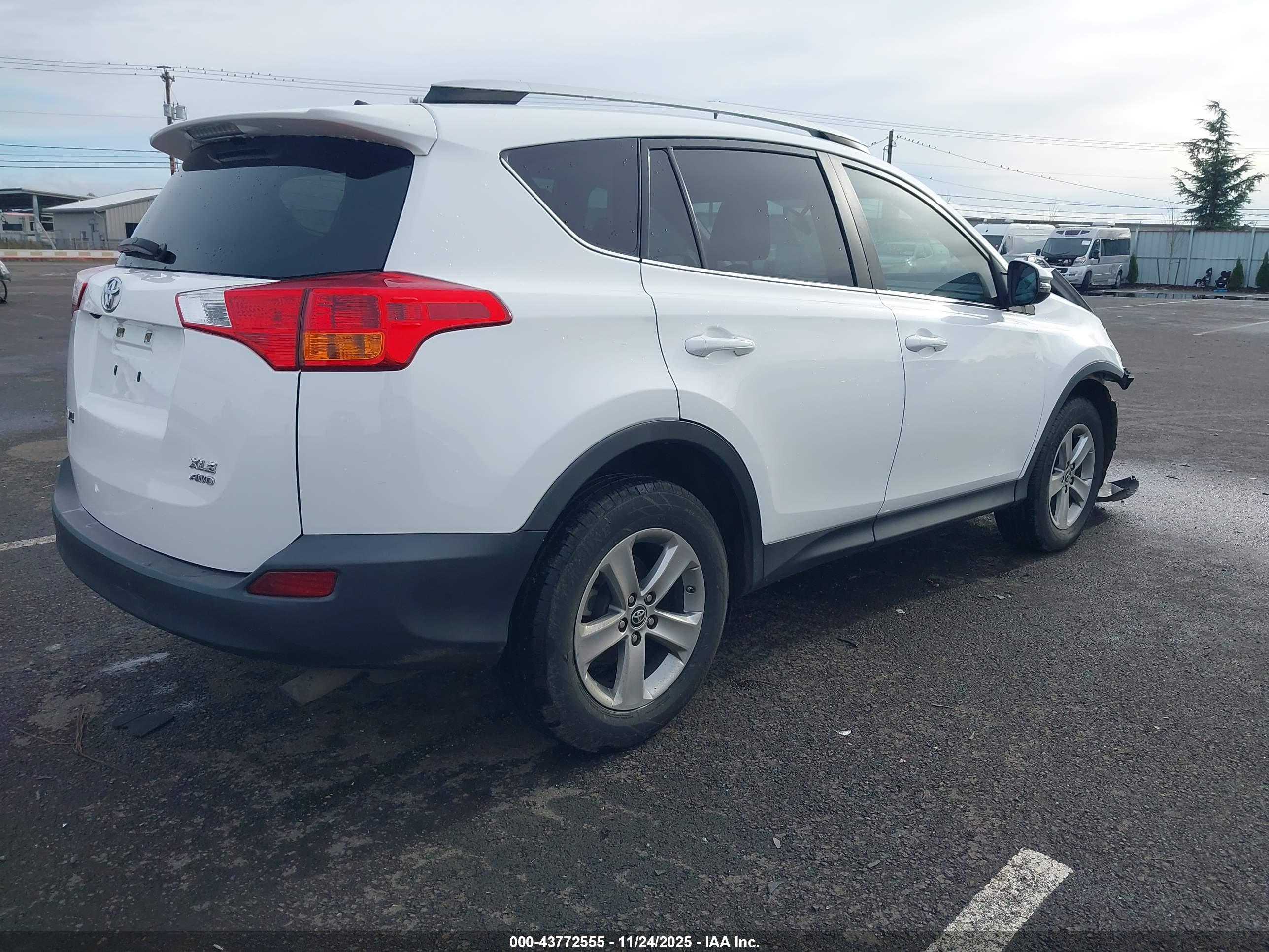 TOYOTA RAV4 image 4