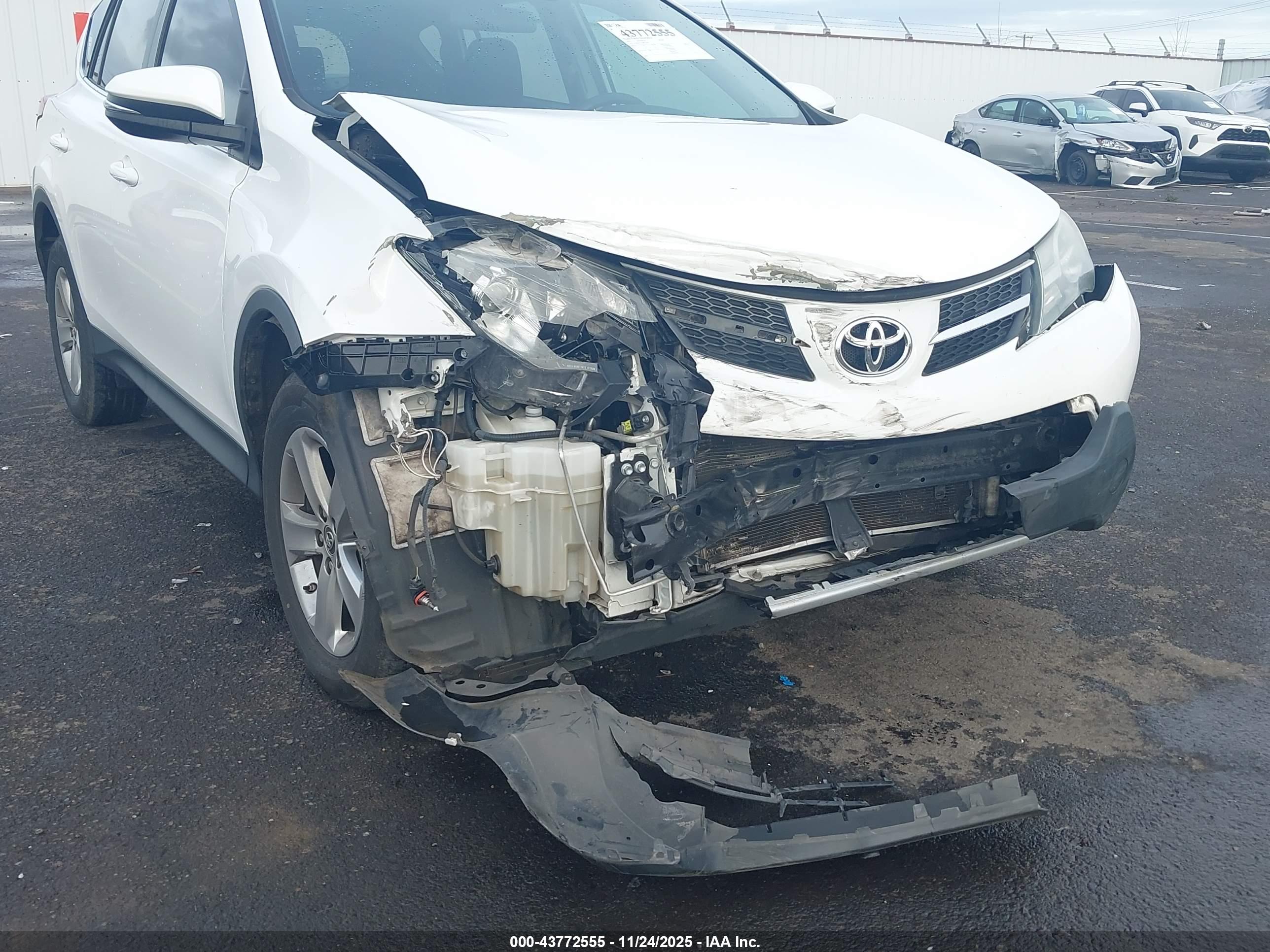 TOYOTA RAV4 image 6