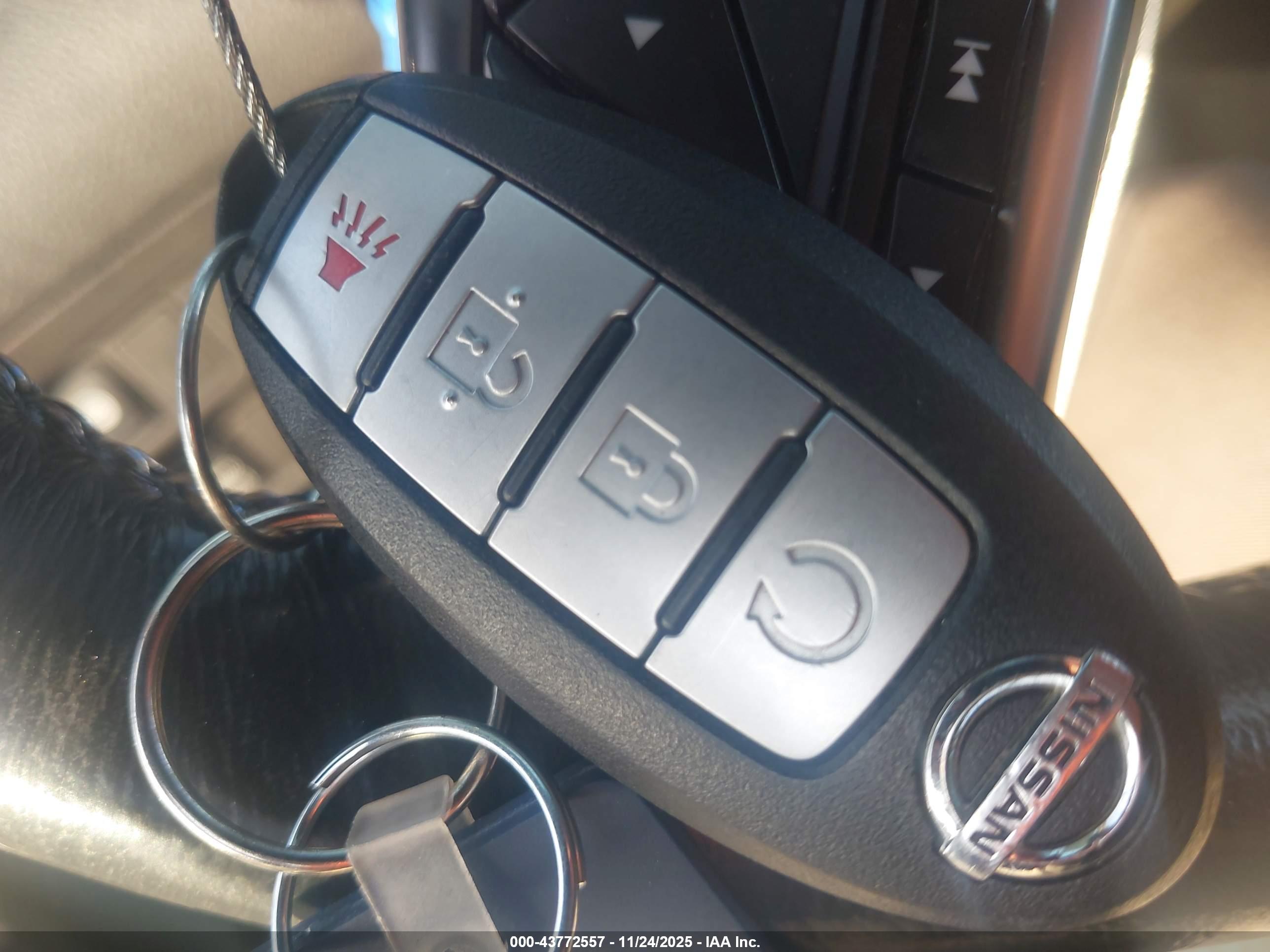 NISSAN ROGUE image 11