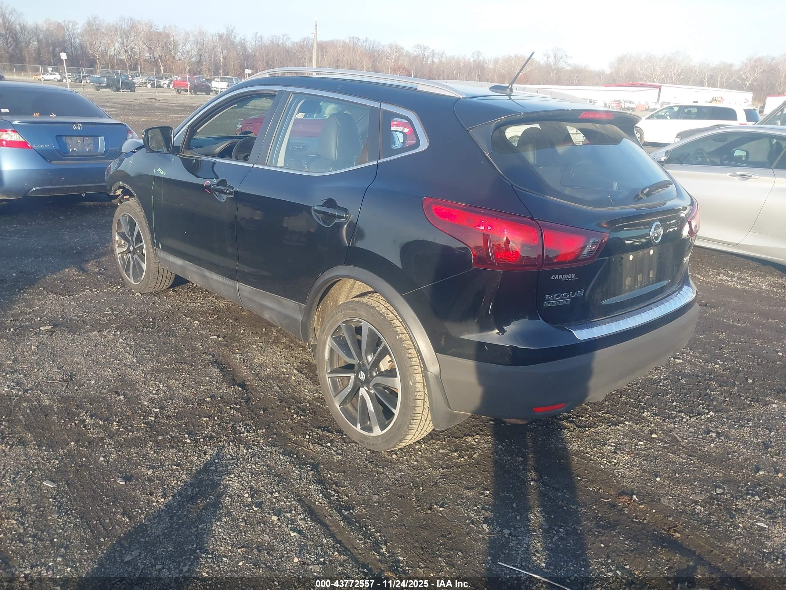 NISSAN ROGUE image 3