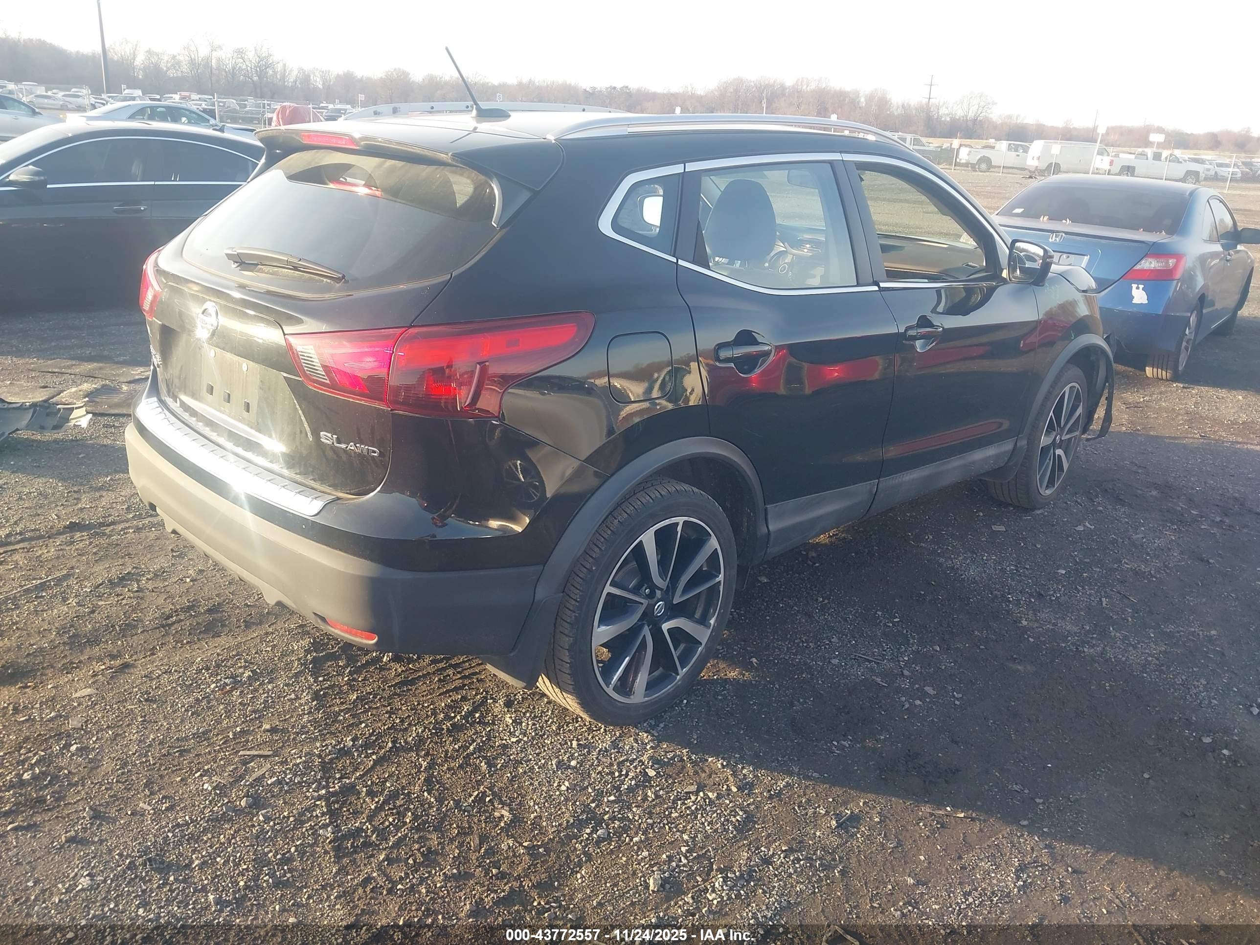 NISSAN ROGUE image 4