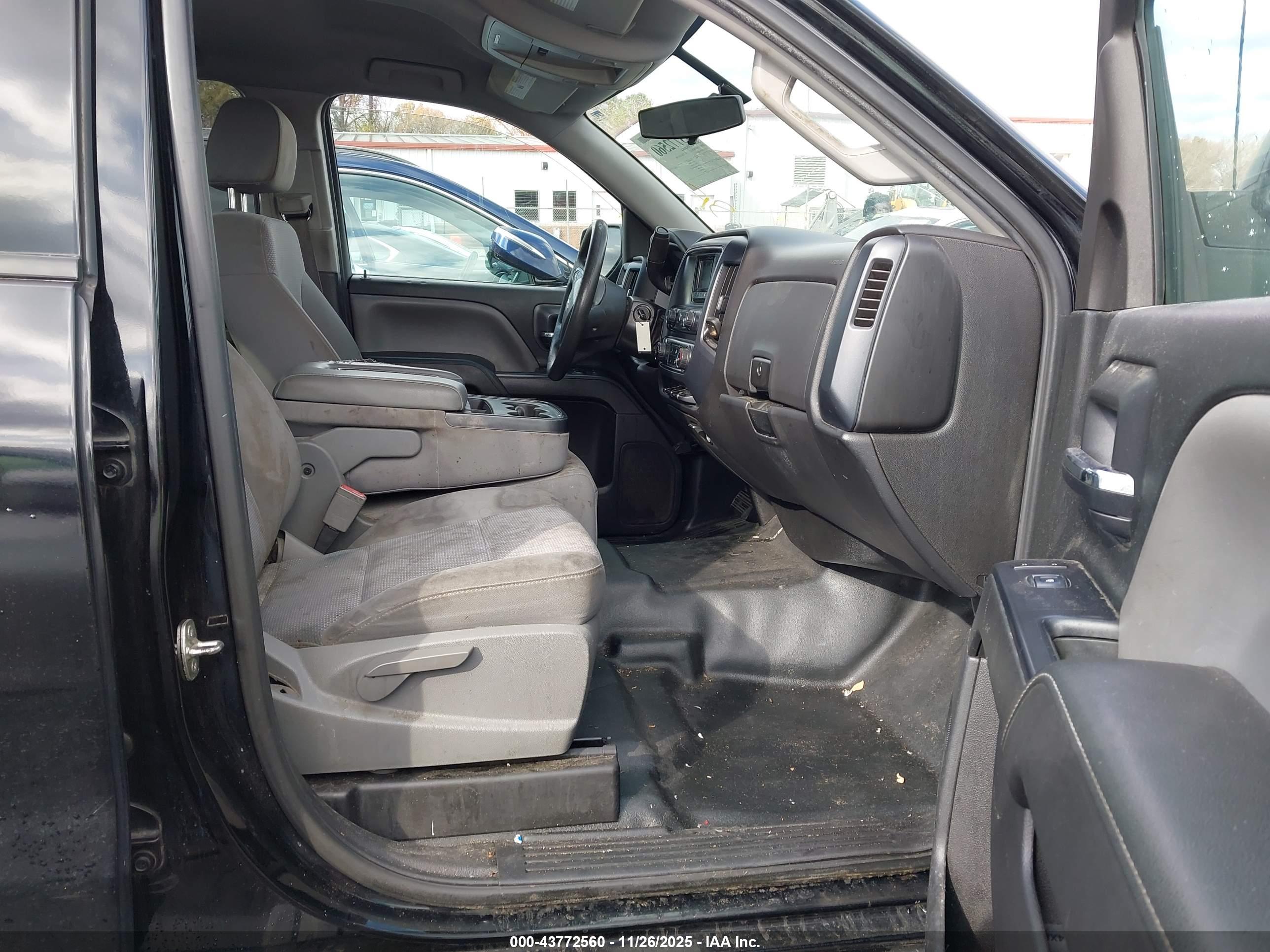 CHEVROLET SILVERADO image 5
