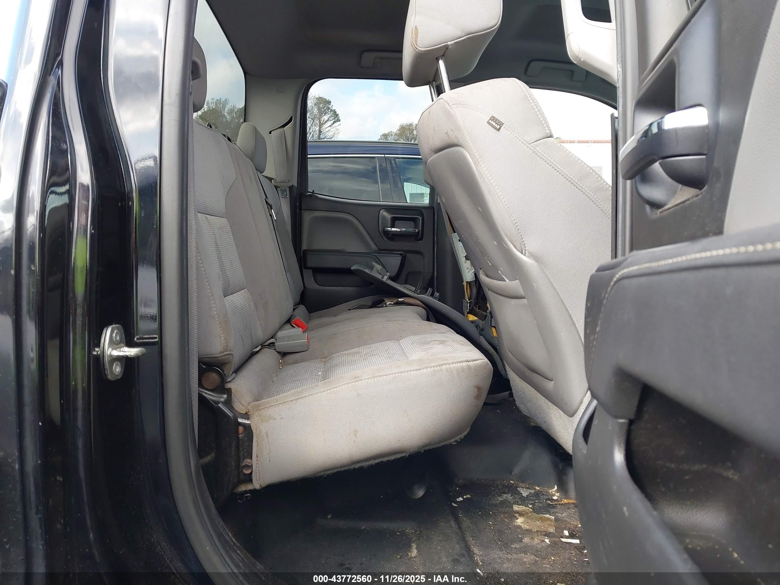 CHEVROLET SILVERADO image 8