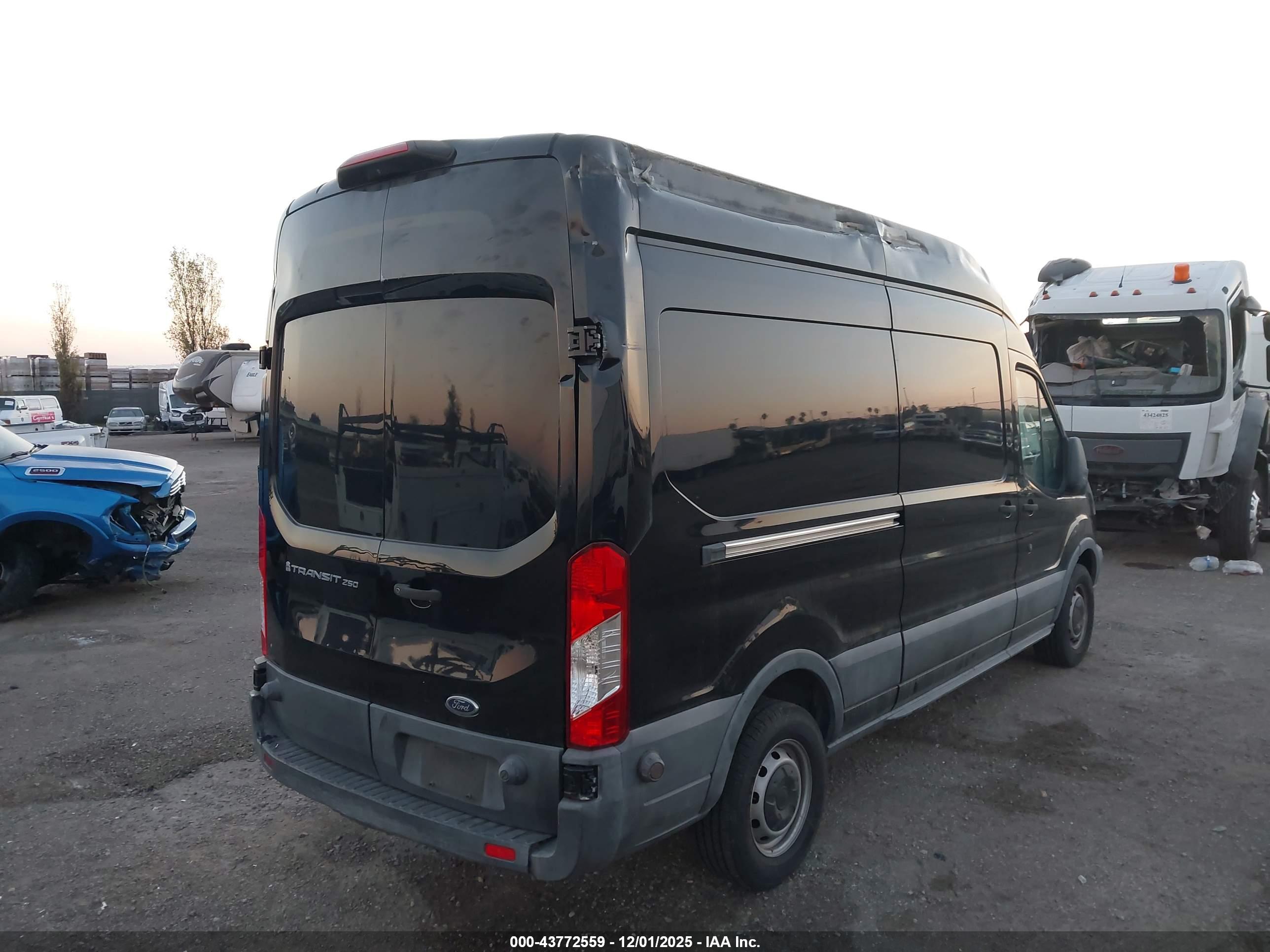 FORD TRANSIT-250 image 6