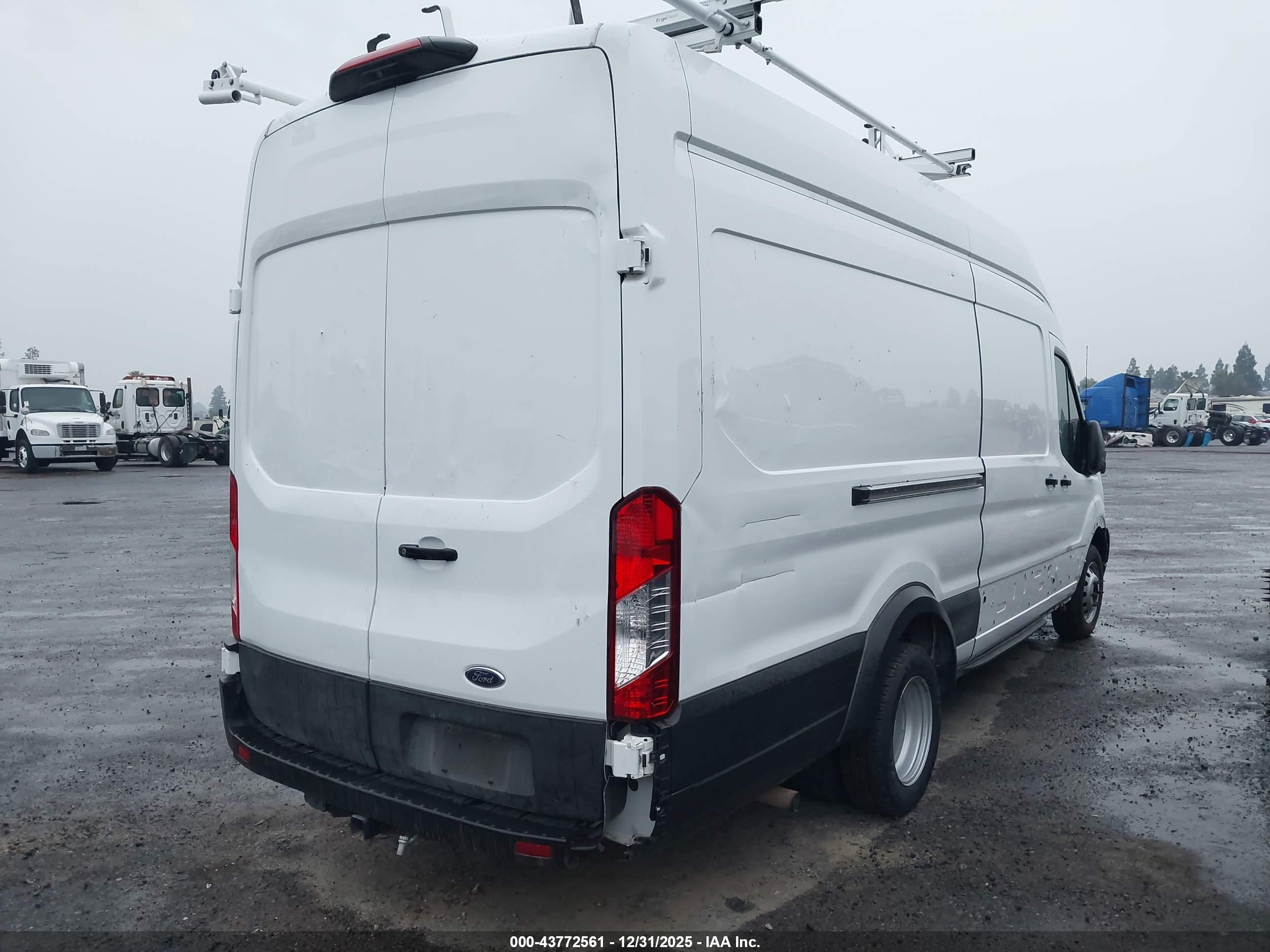 FORD TRANSIT-350 image 4