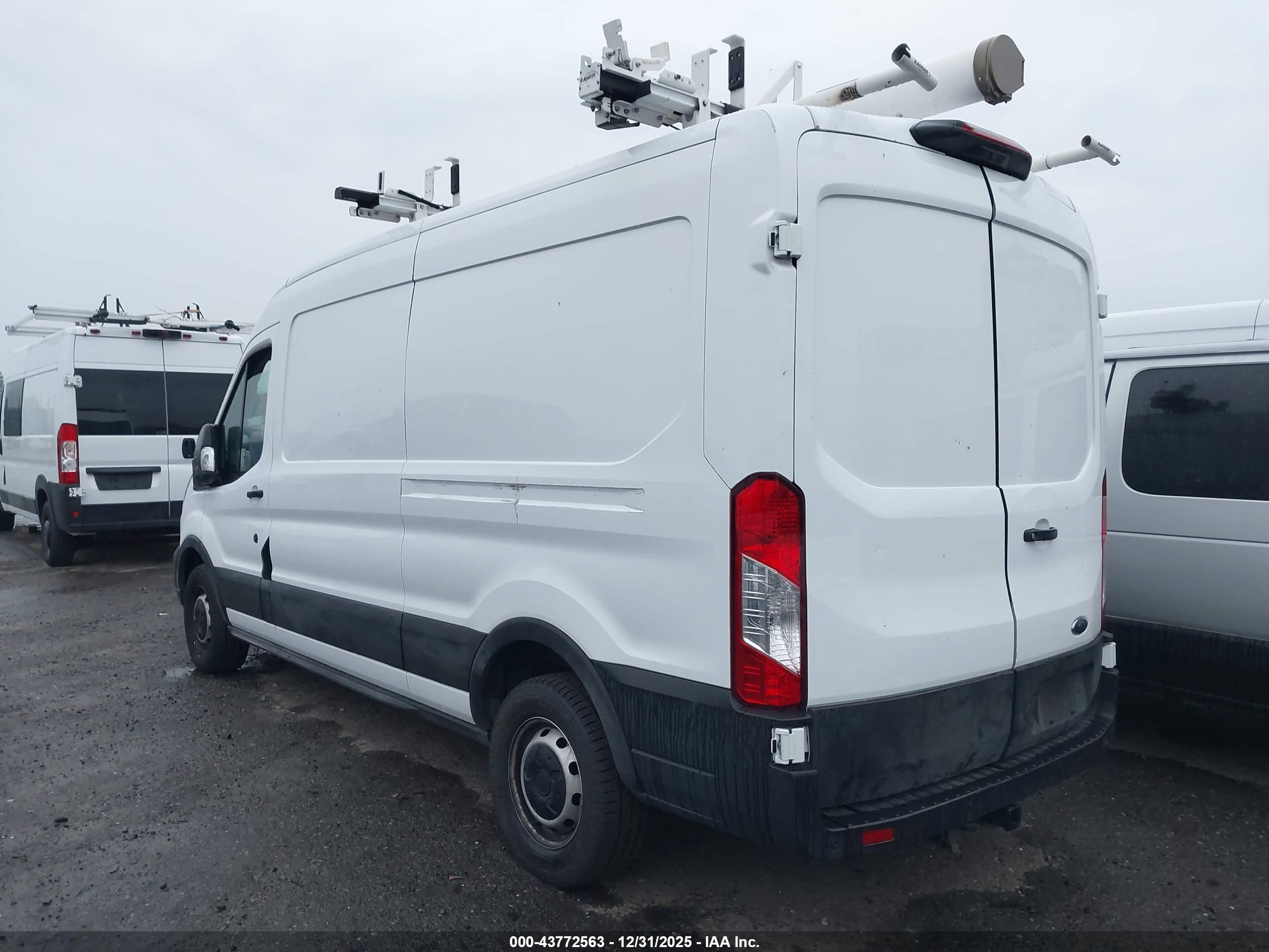 FORD TRANSIT-250 image 3