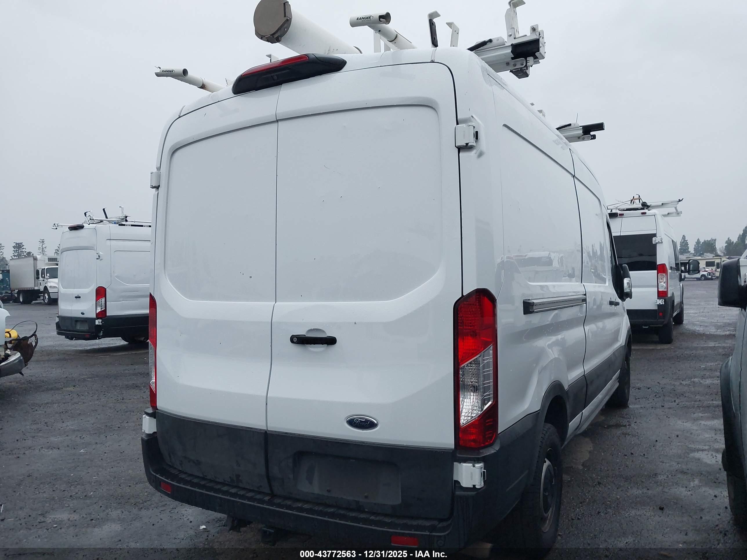 FORD TRANSIT-250 image 4