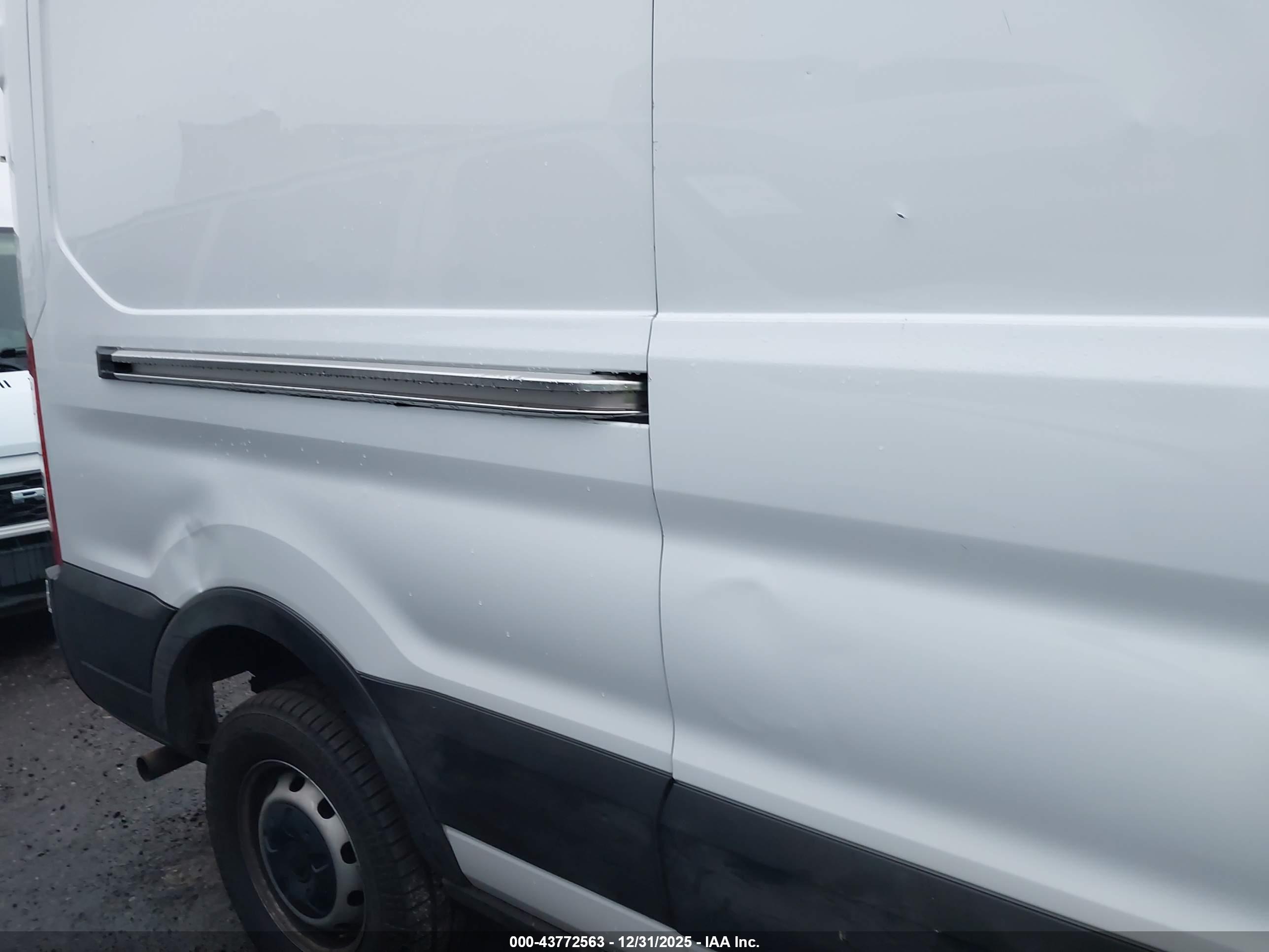 FORD TRANSIT-250 image 6