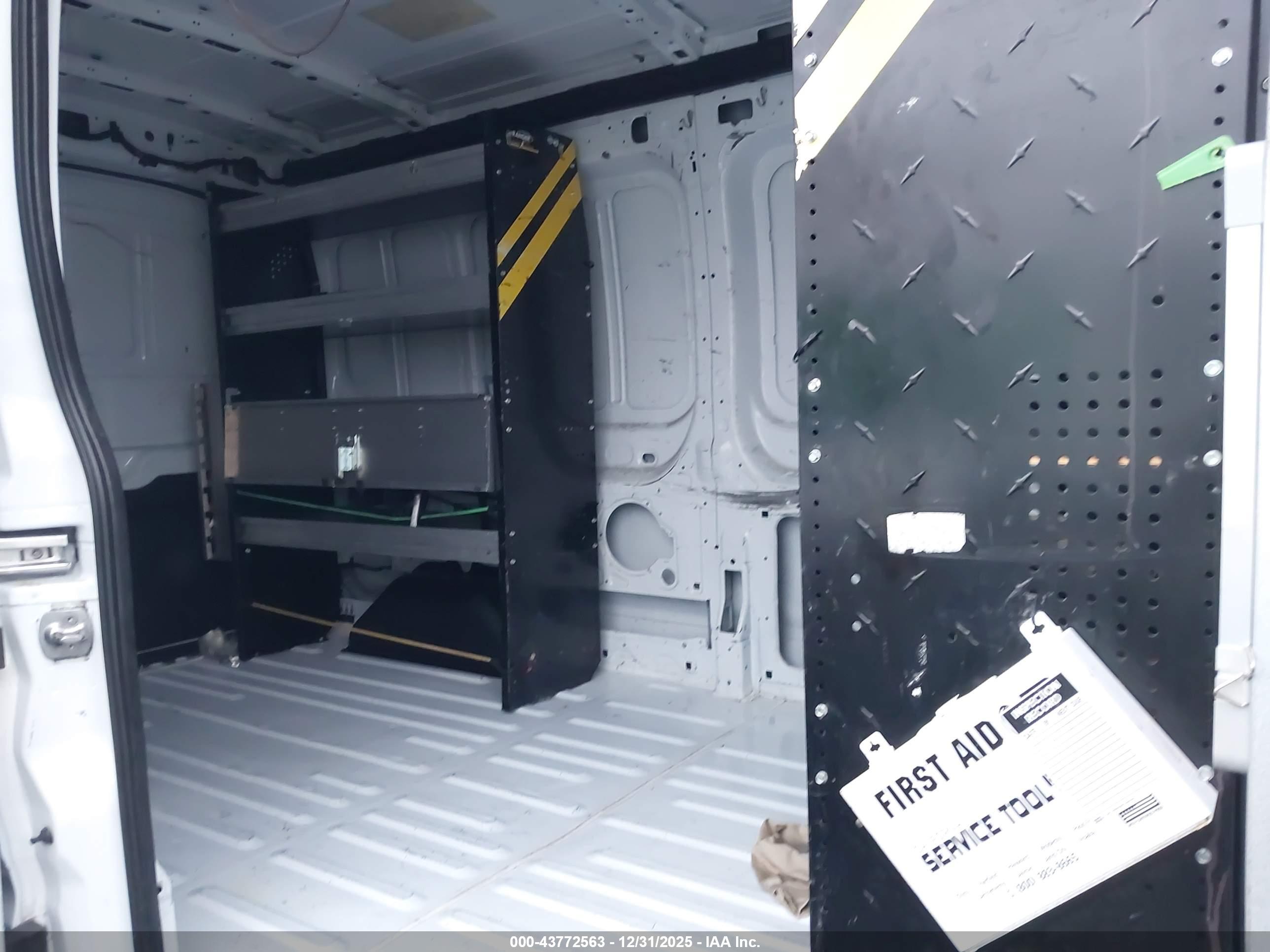 FORD TRANSIT-250 image 8