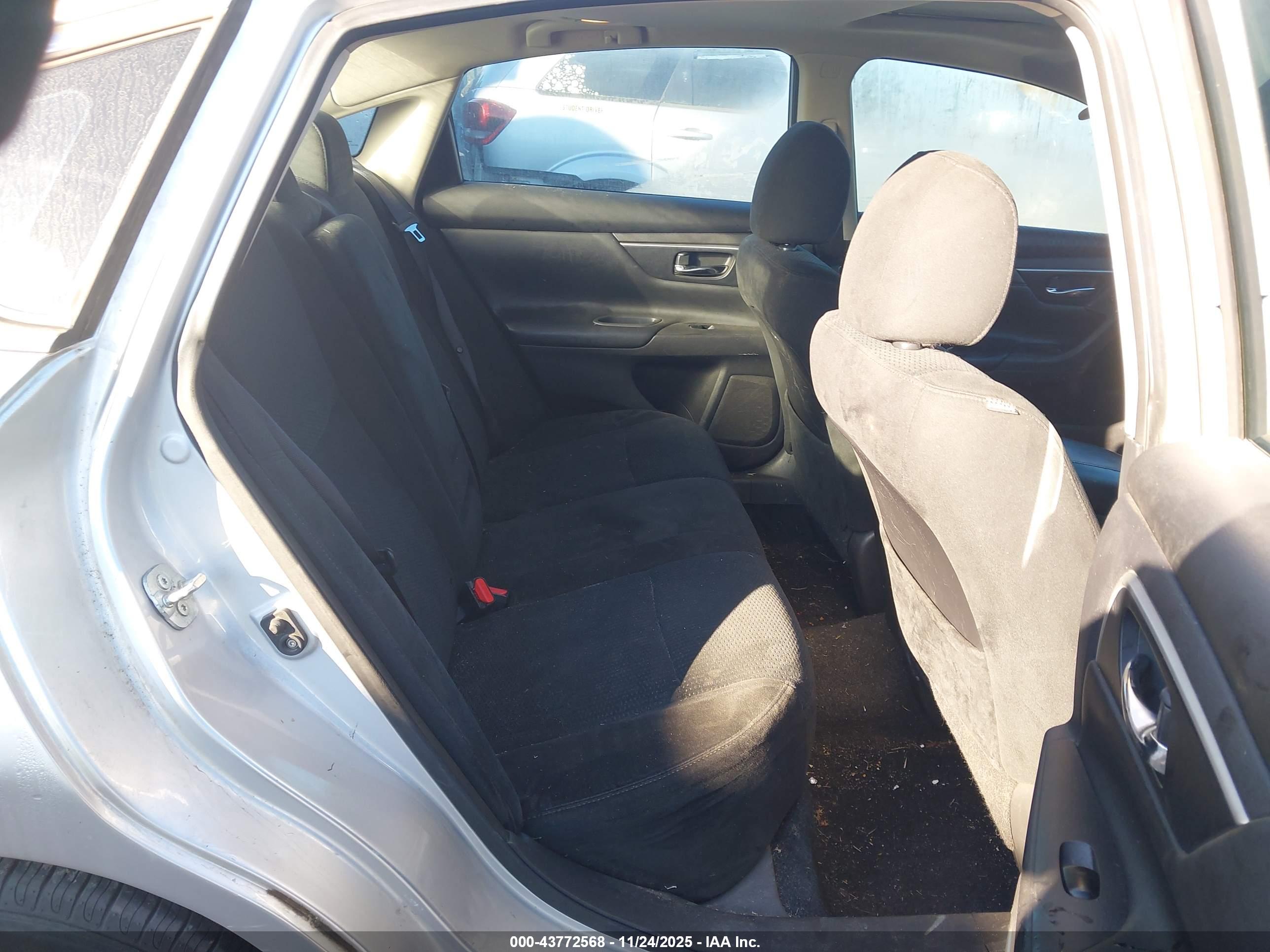 NISSAN ALTIMA image 8