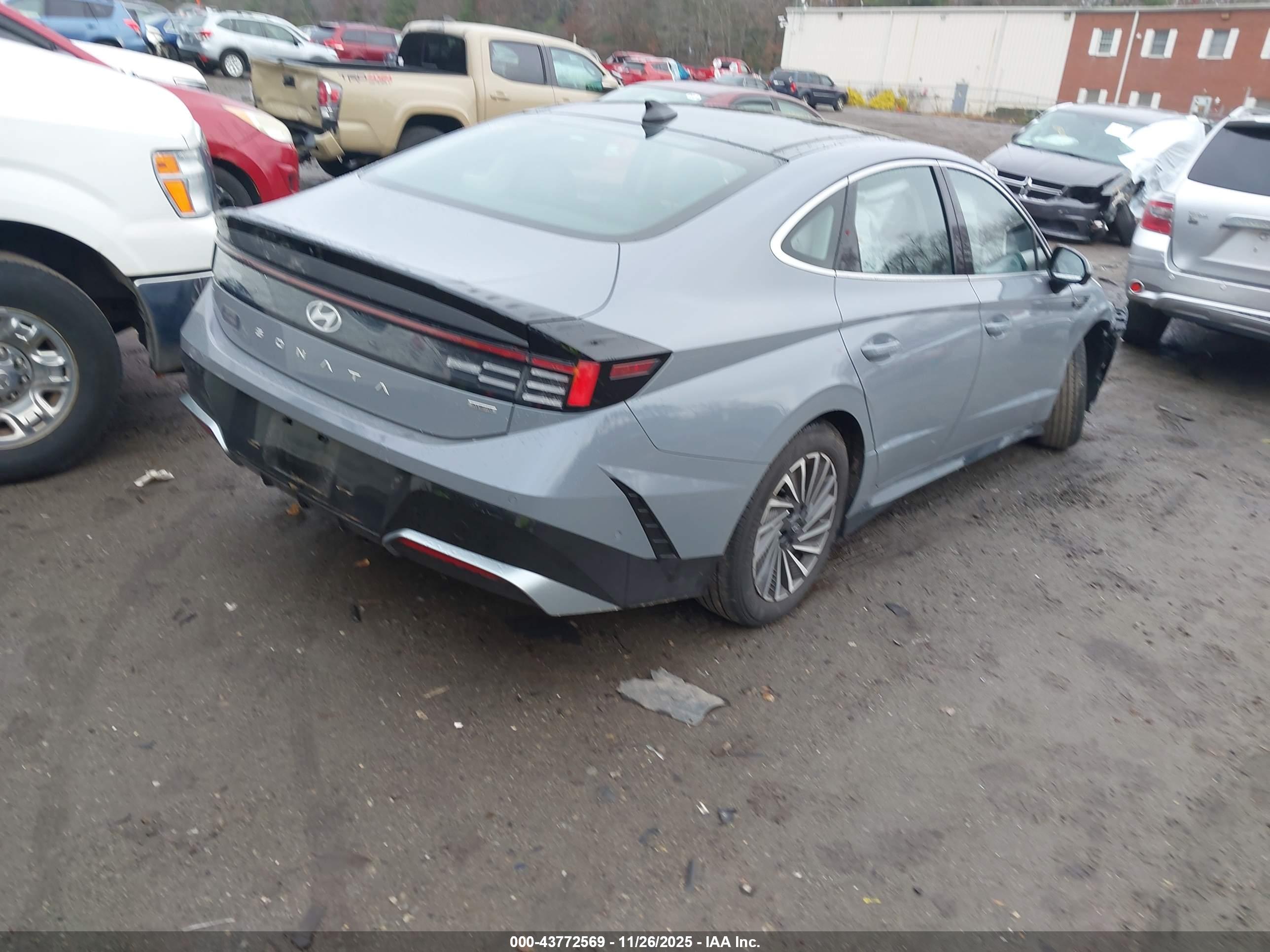 HYUNDAI SONATA image 4