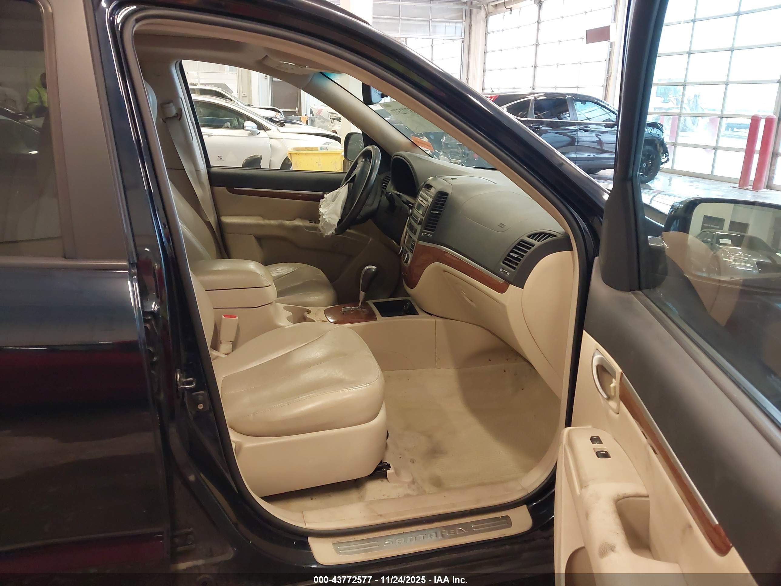 HYUNDAI SANTA image 5
