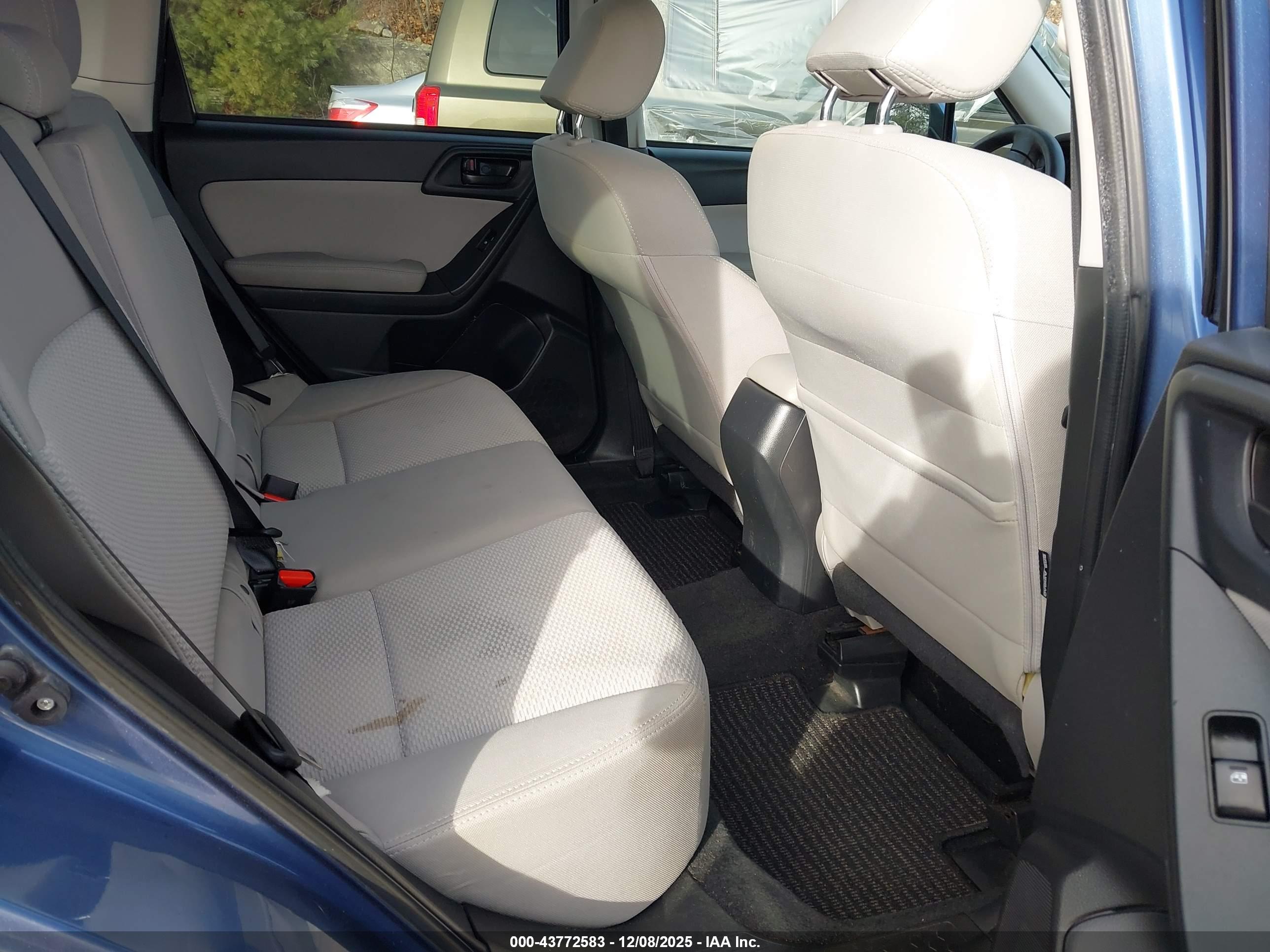 SUBARU FORESTER image 8