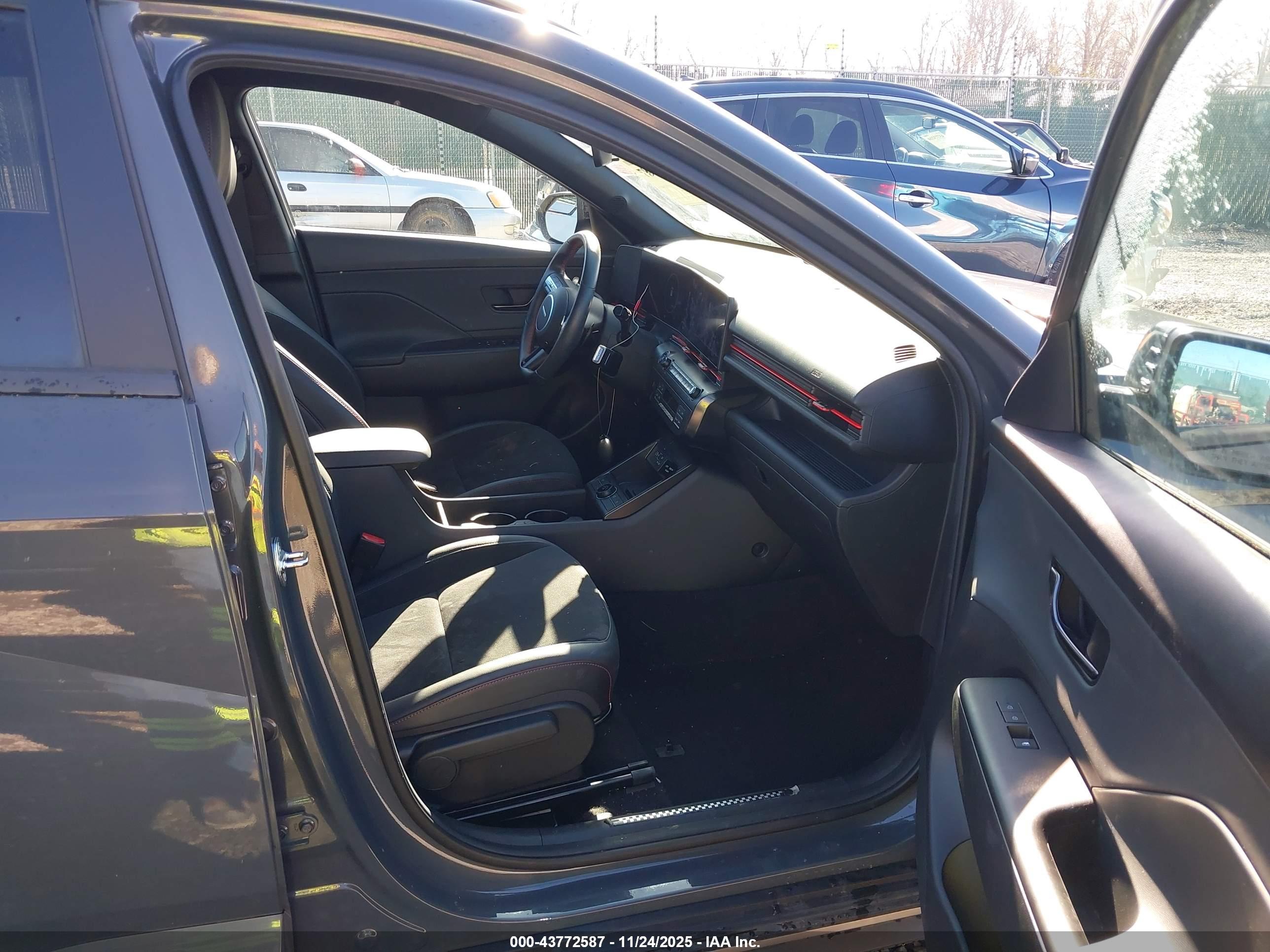 HYUNDAI KONA image 5