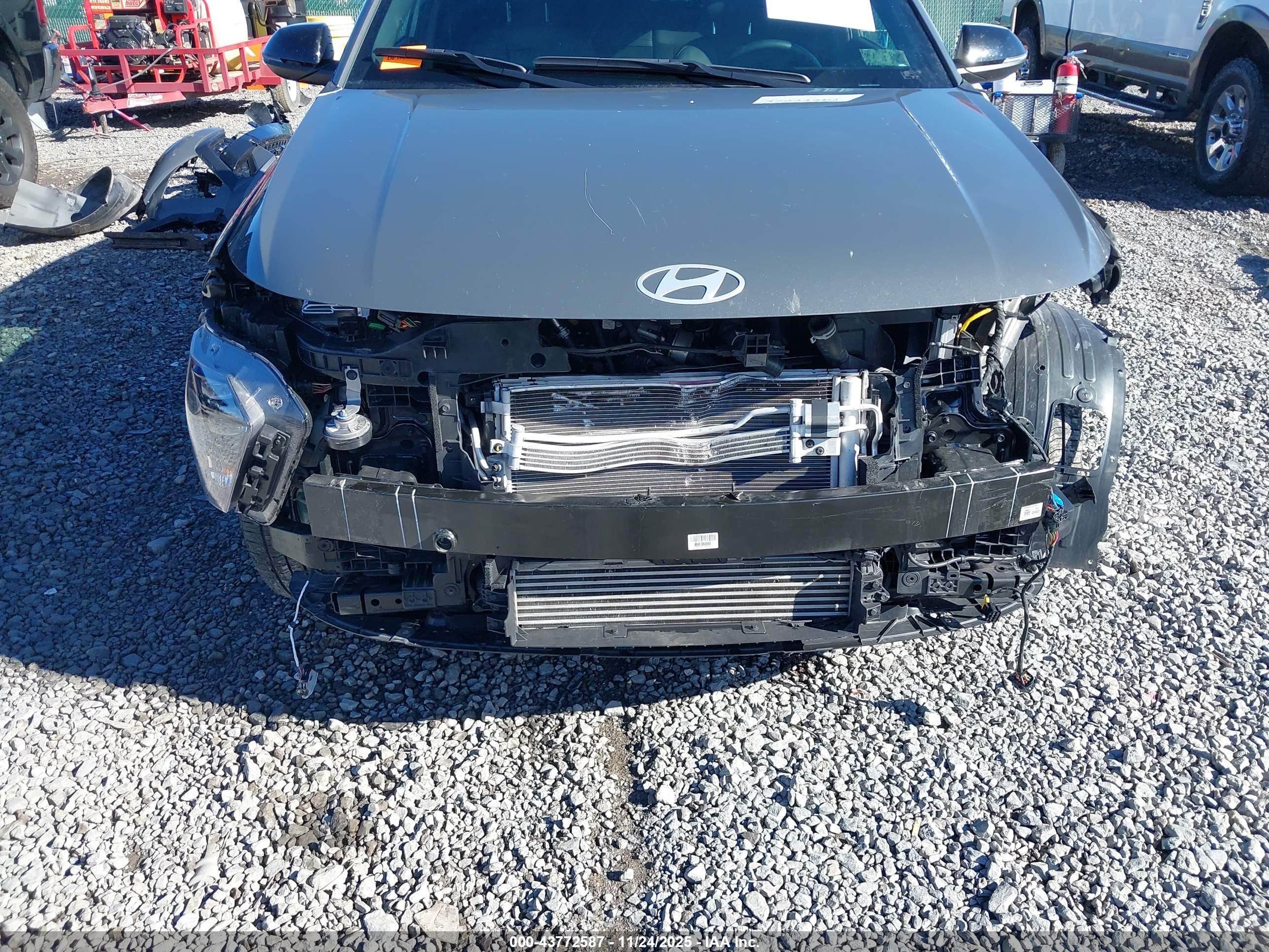 HYUNDAI KONA image 6