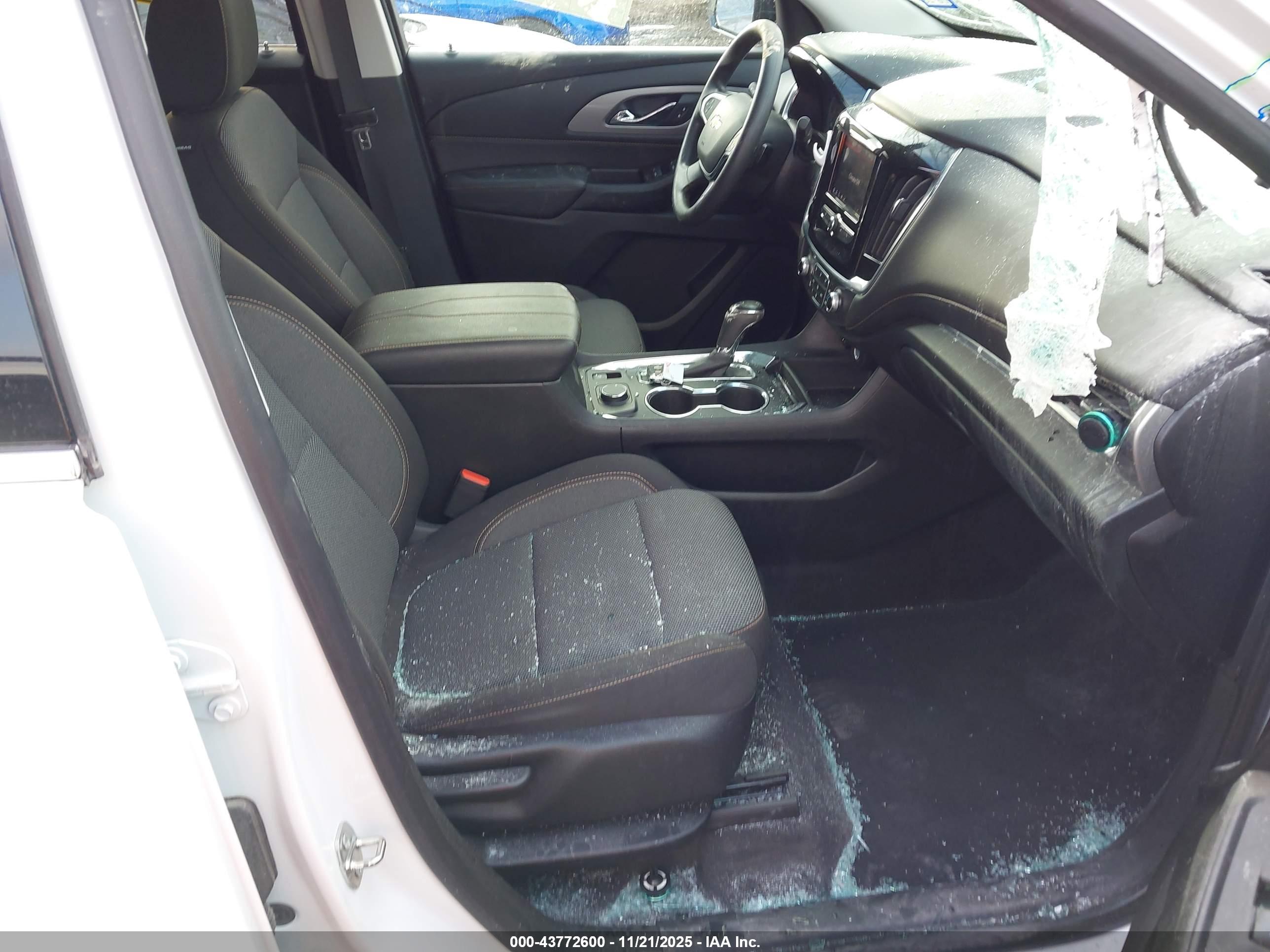 CHEVROLET TRAVERSE image 5