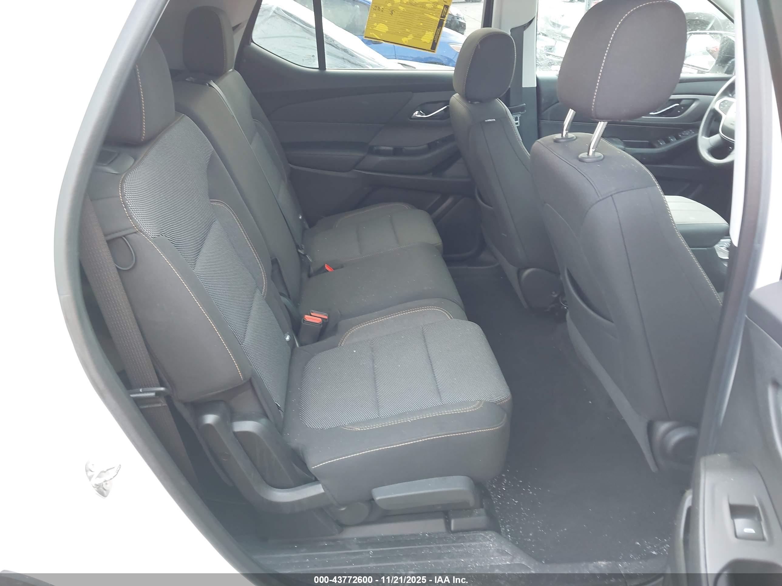 CHEVROLET TRAVERSE image 8