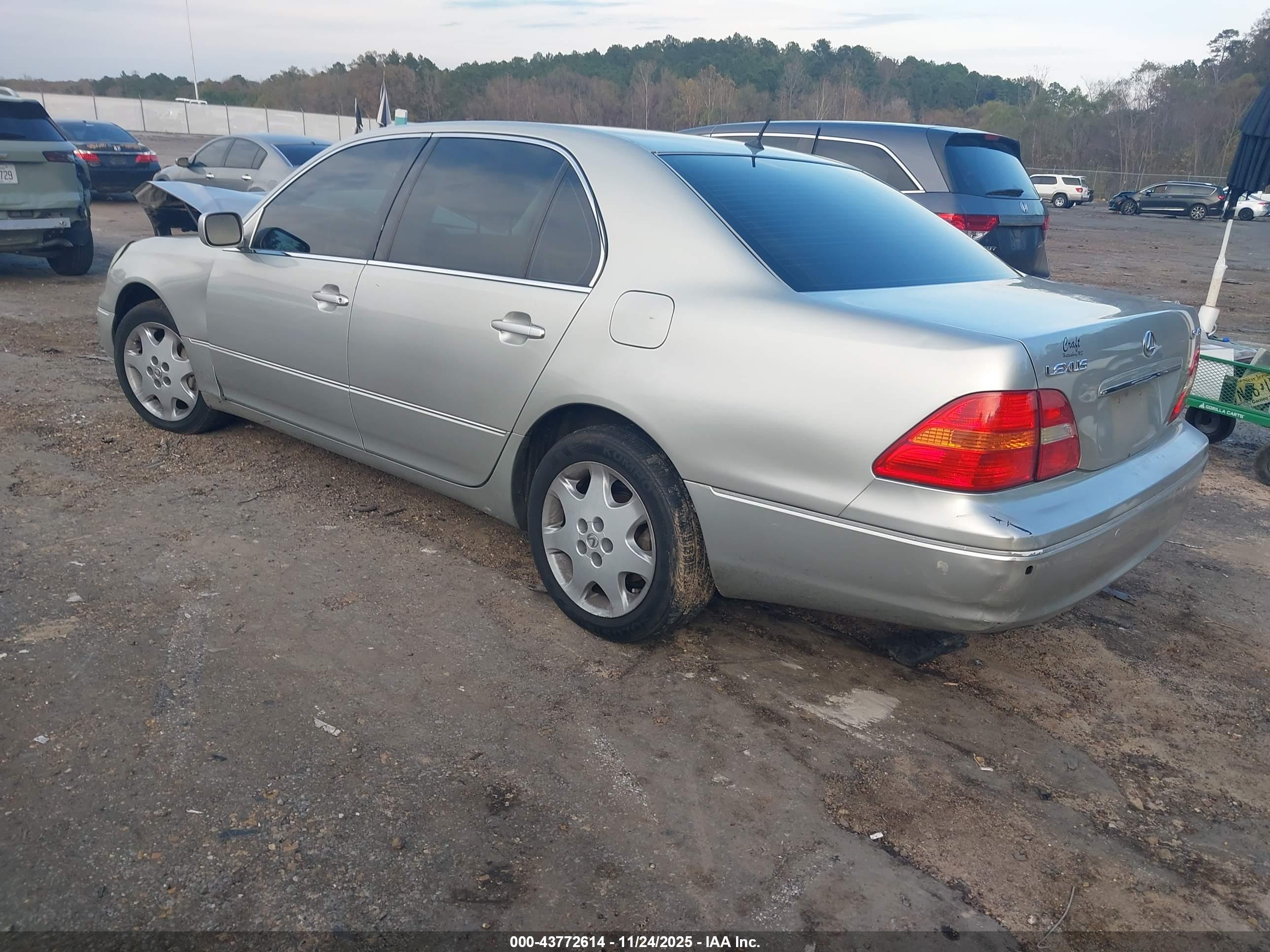 LEXUS LS image 3
