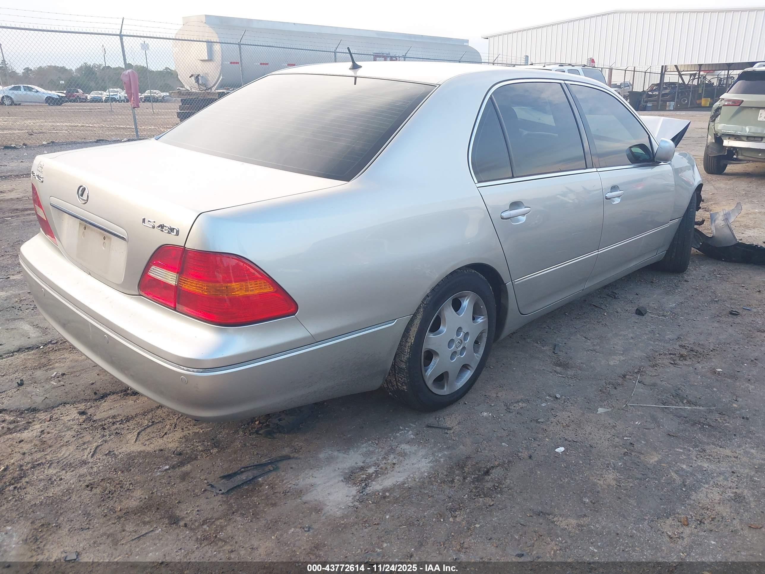 LEXUS LS image 4