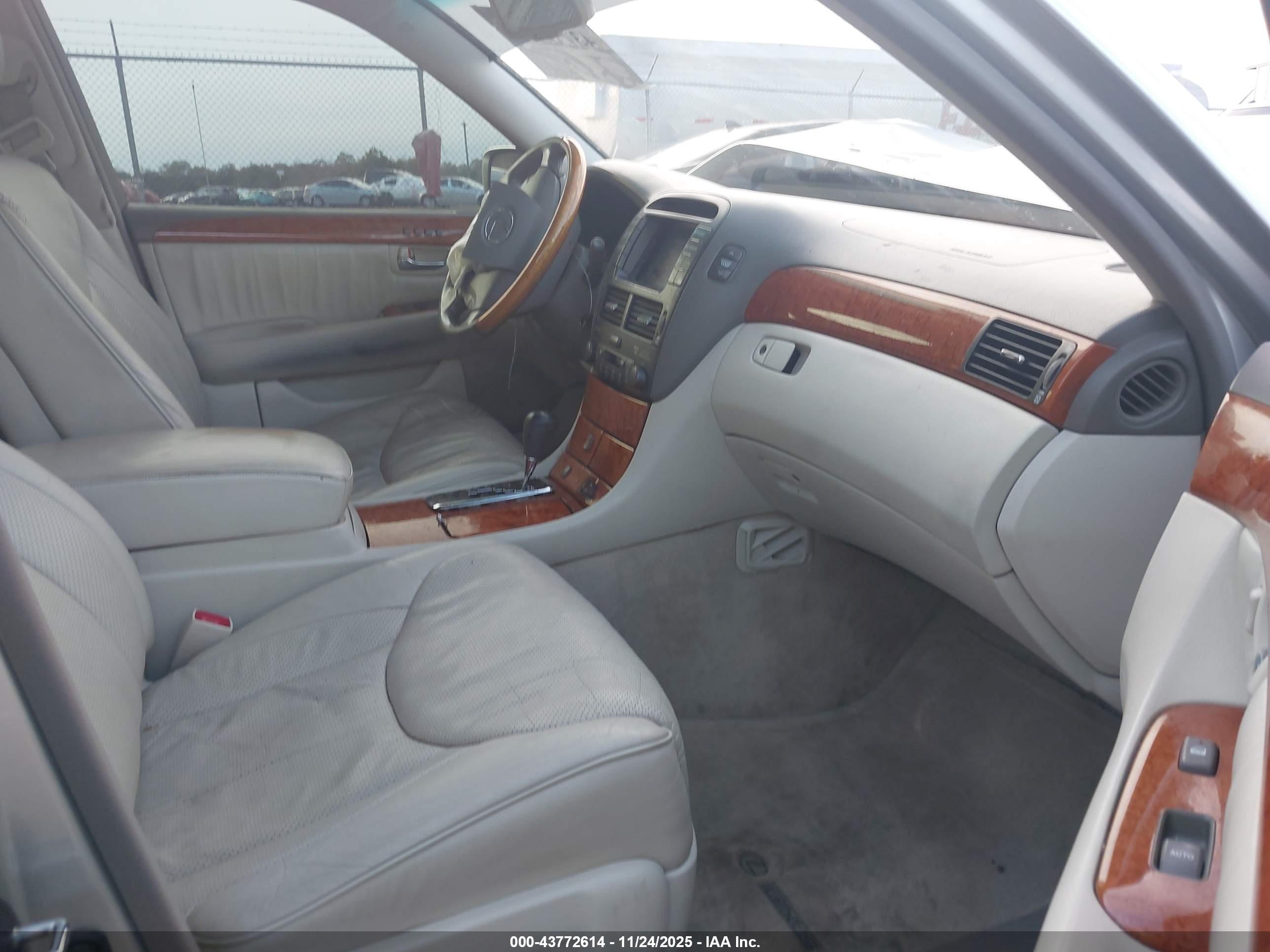 LEXUS LS image 5