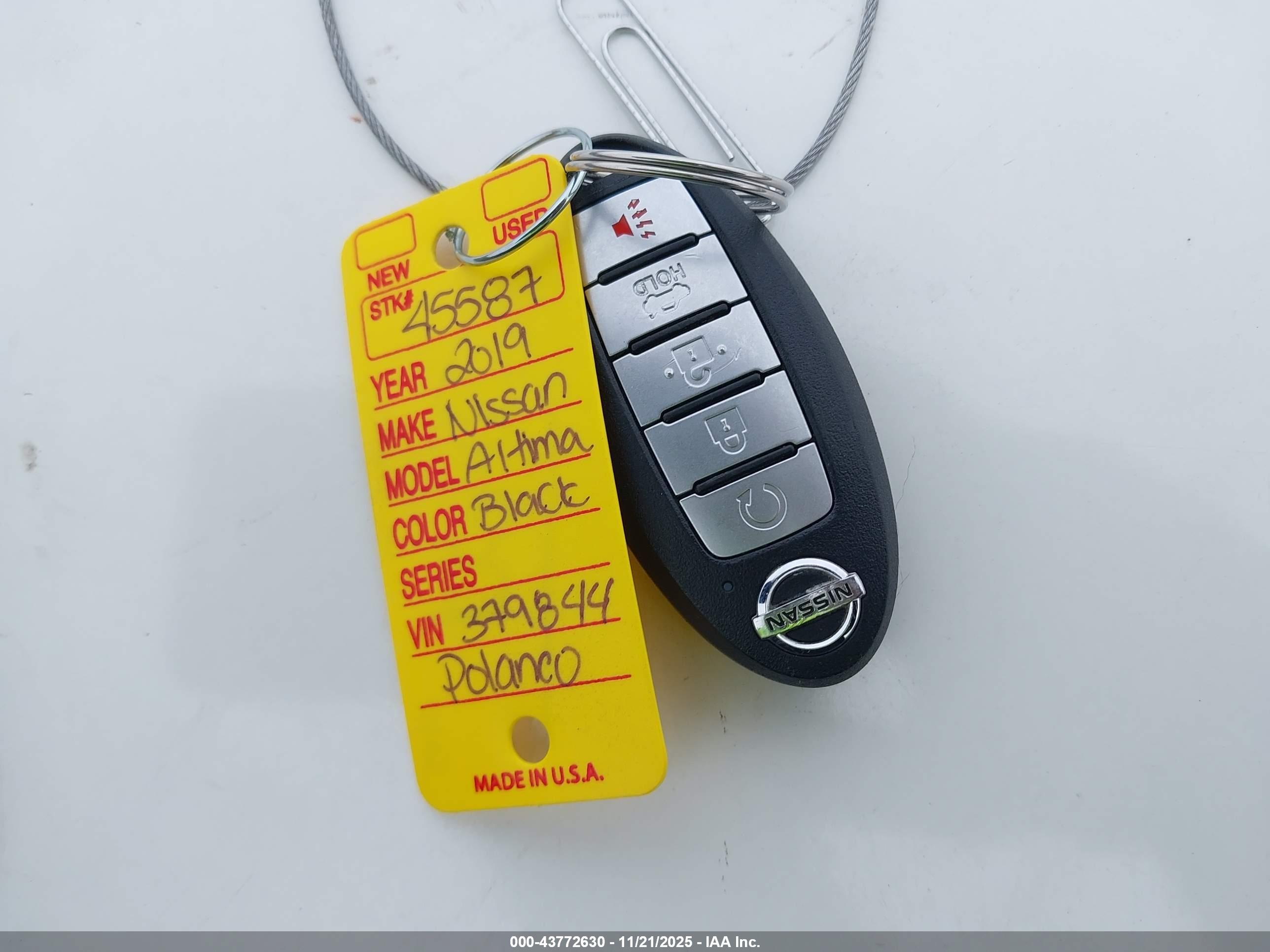 NISSAN MAXIMA image 11