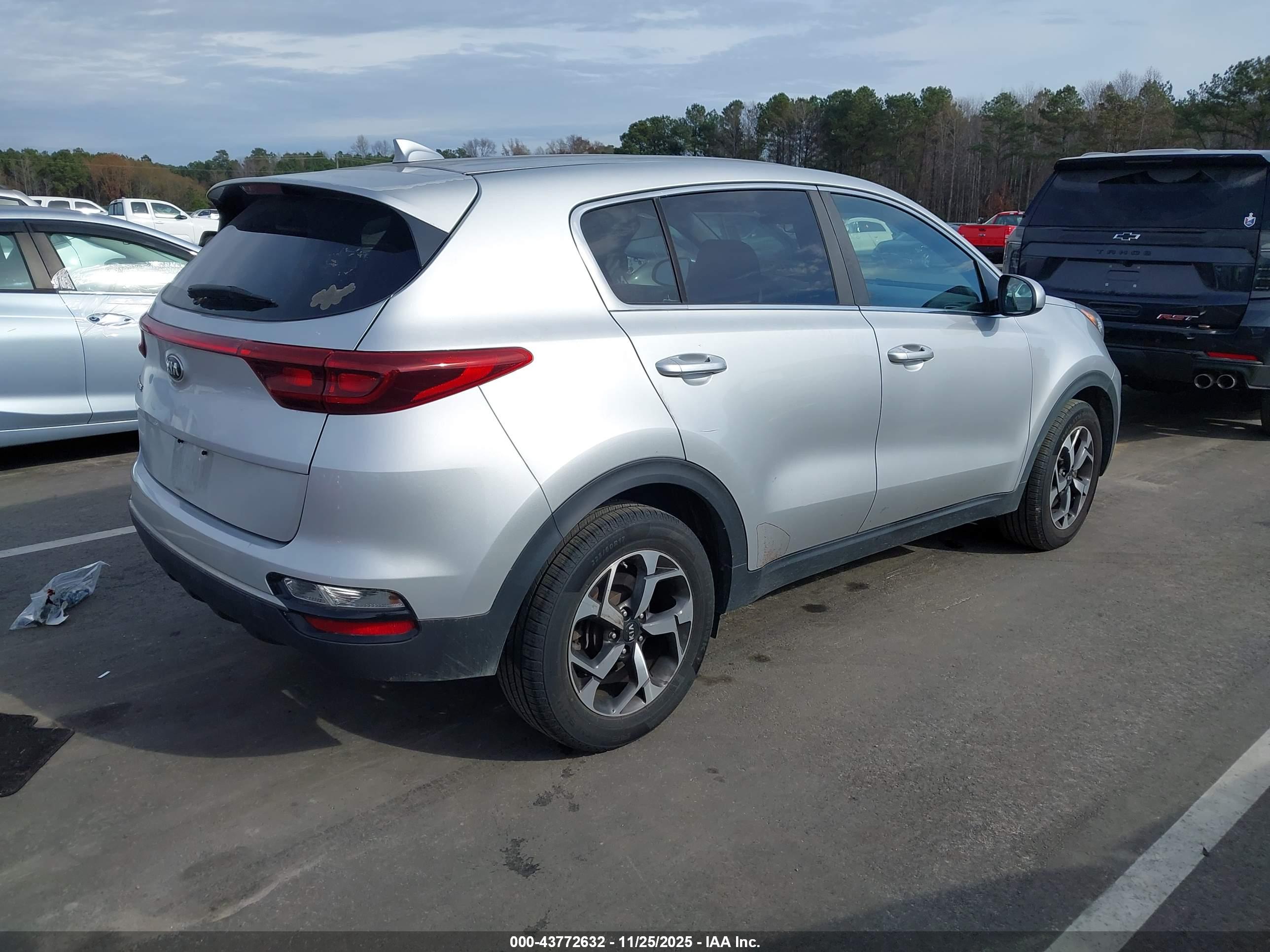 KIA SPORTAGE image 4