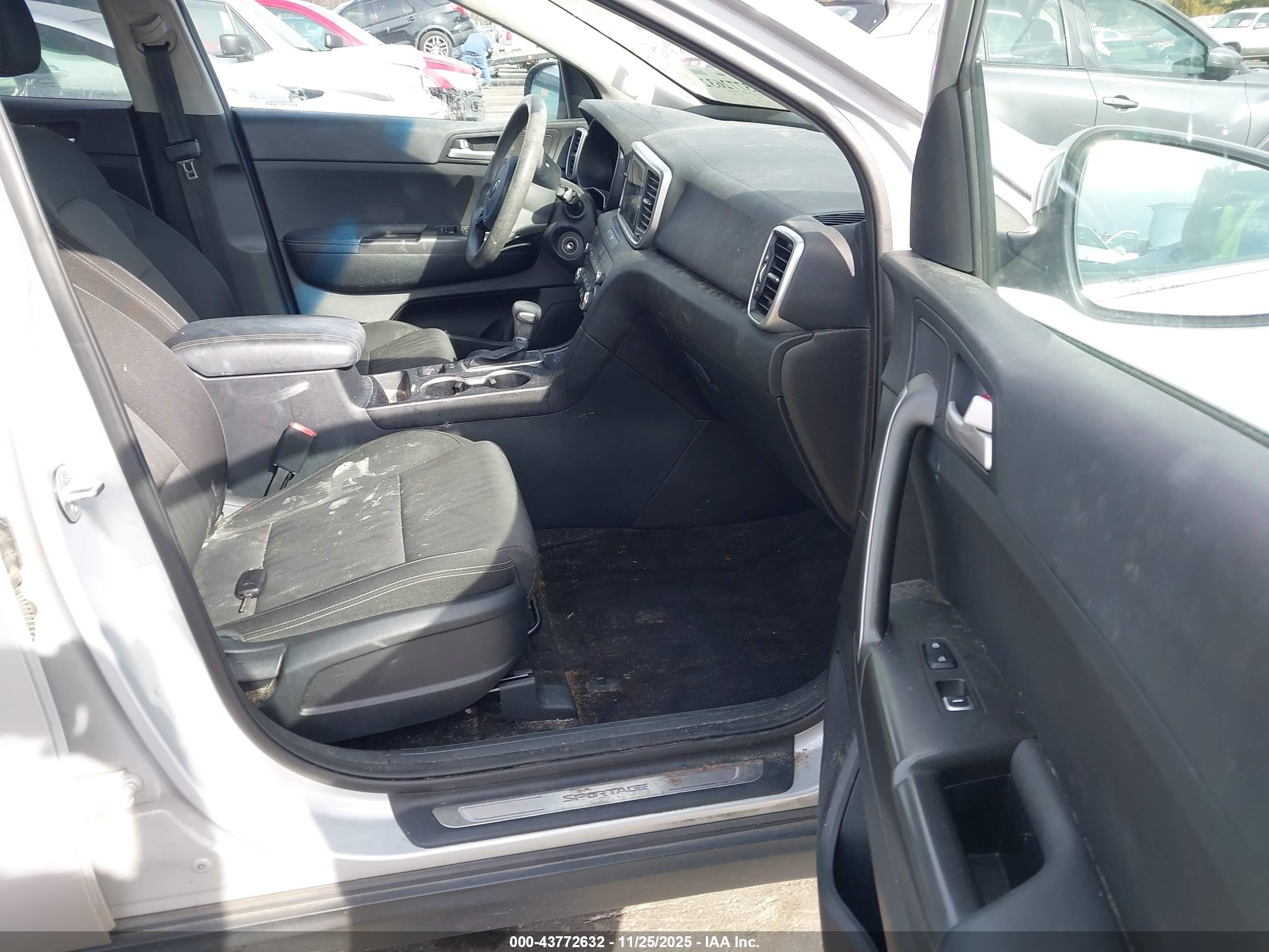 KIA SPORTAGE image 5