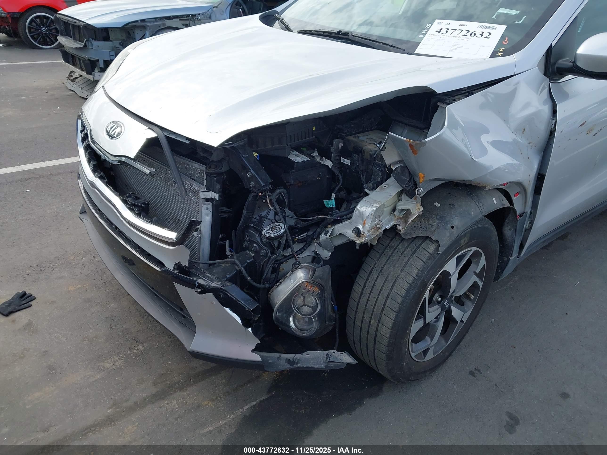 KIA SPORTAGE image 6