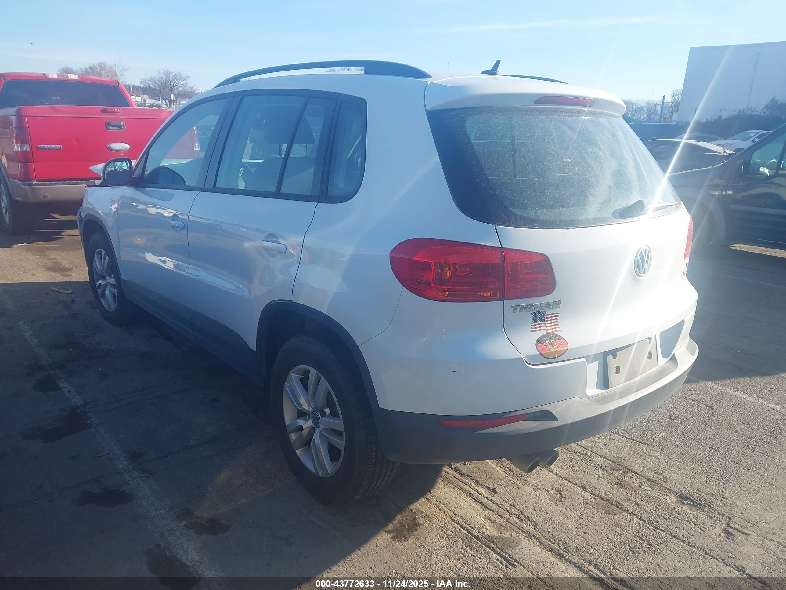VOLKSWAGEN TIGUAN image 3