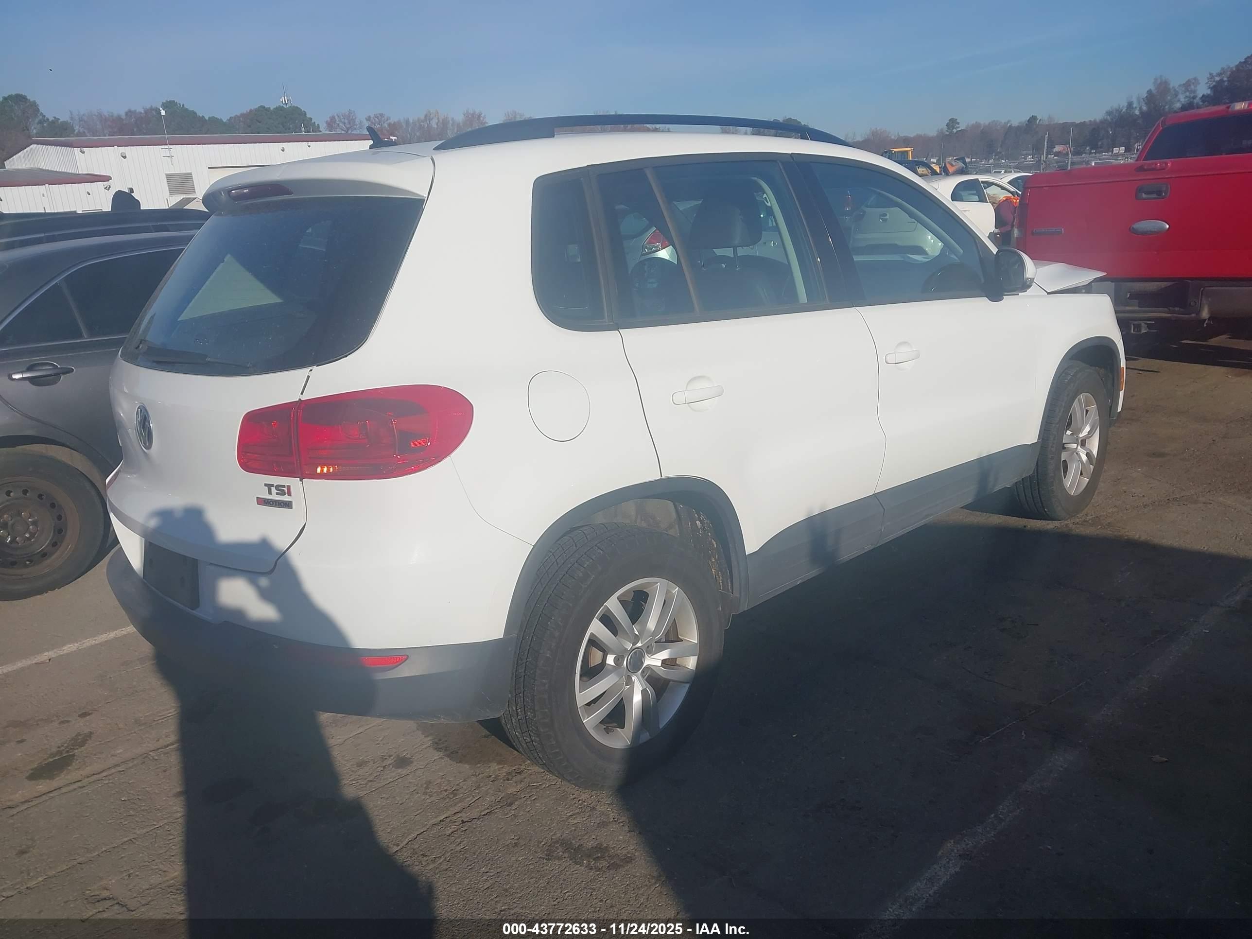 VOLKSWAGEN TIGUAN image 4
