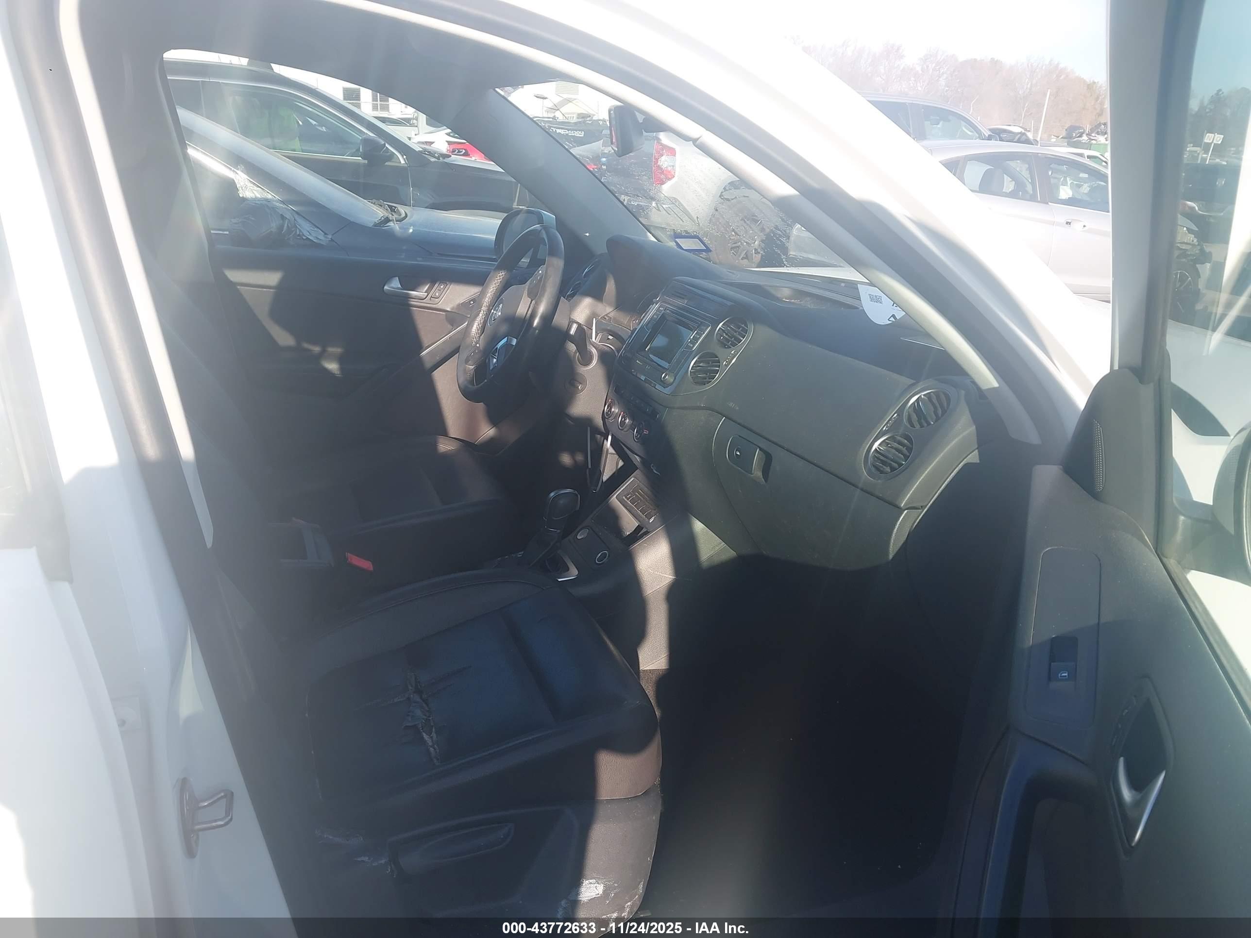 VOLKSWAGEN TIGUAN image 5