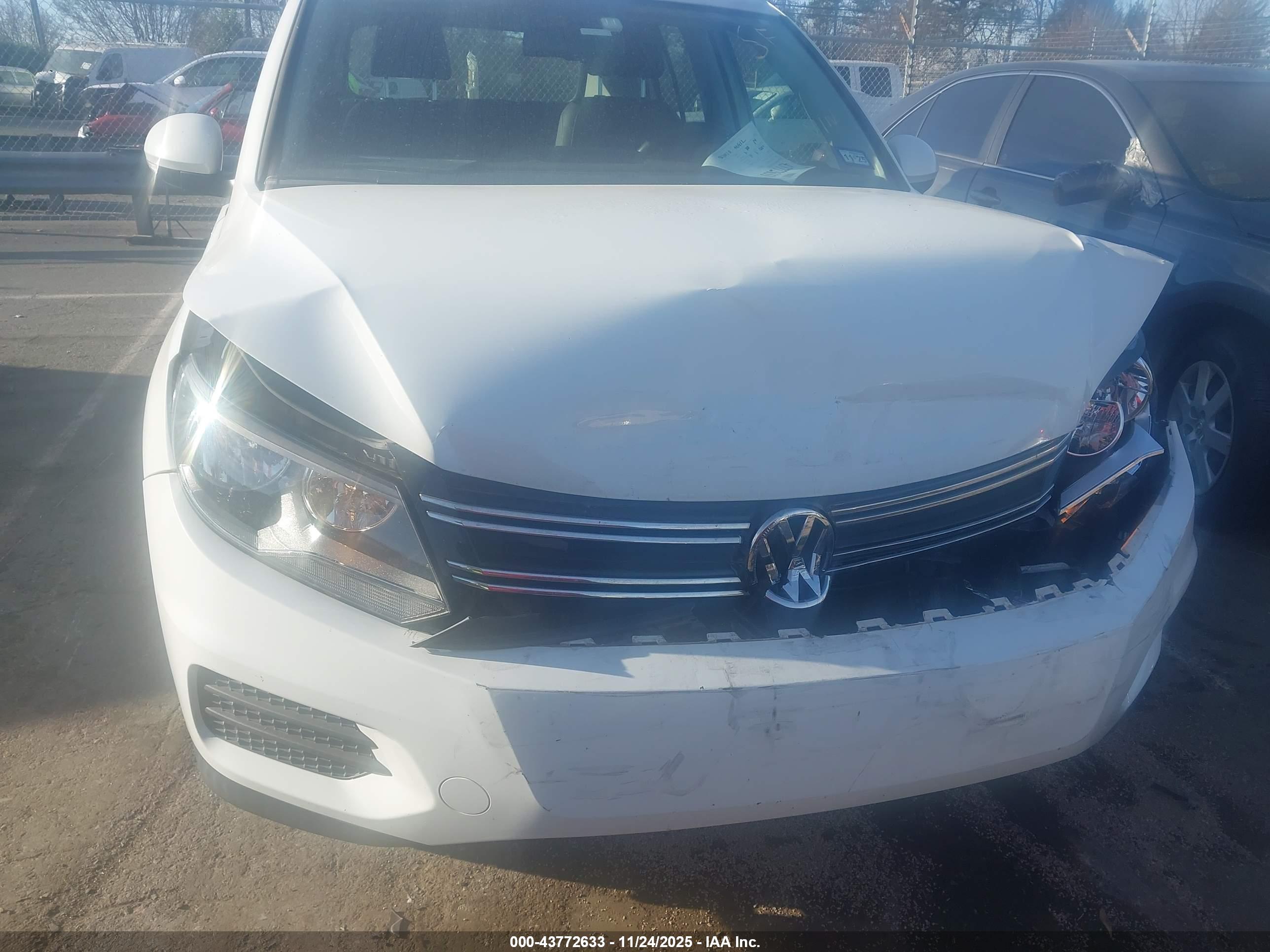 VOLKSWAGEN TIGUAN image 6