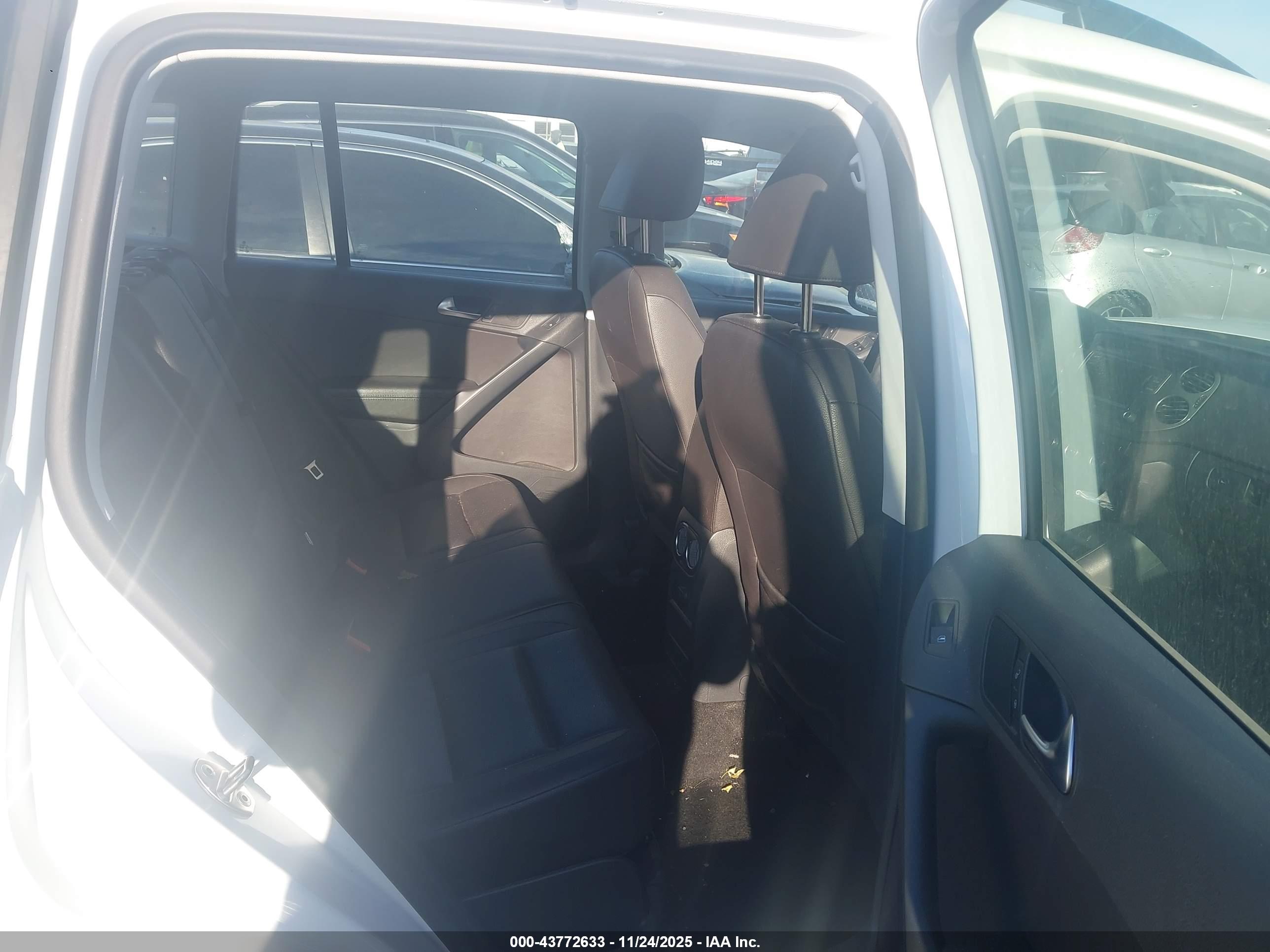 VOLKSWAGEN TIGUAN image 8