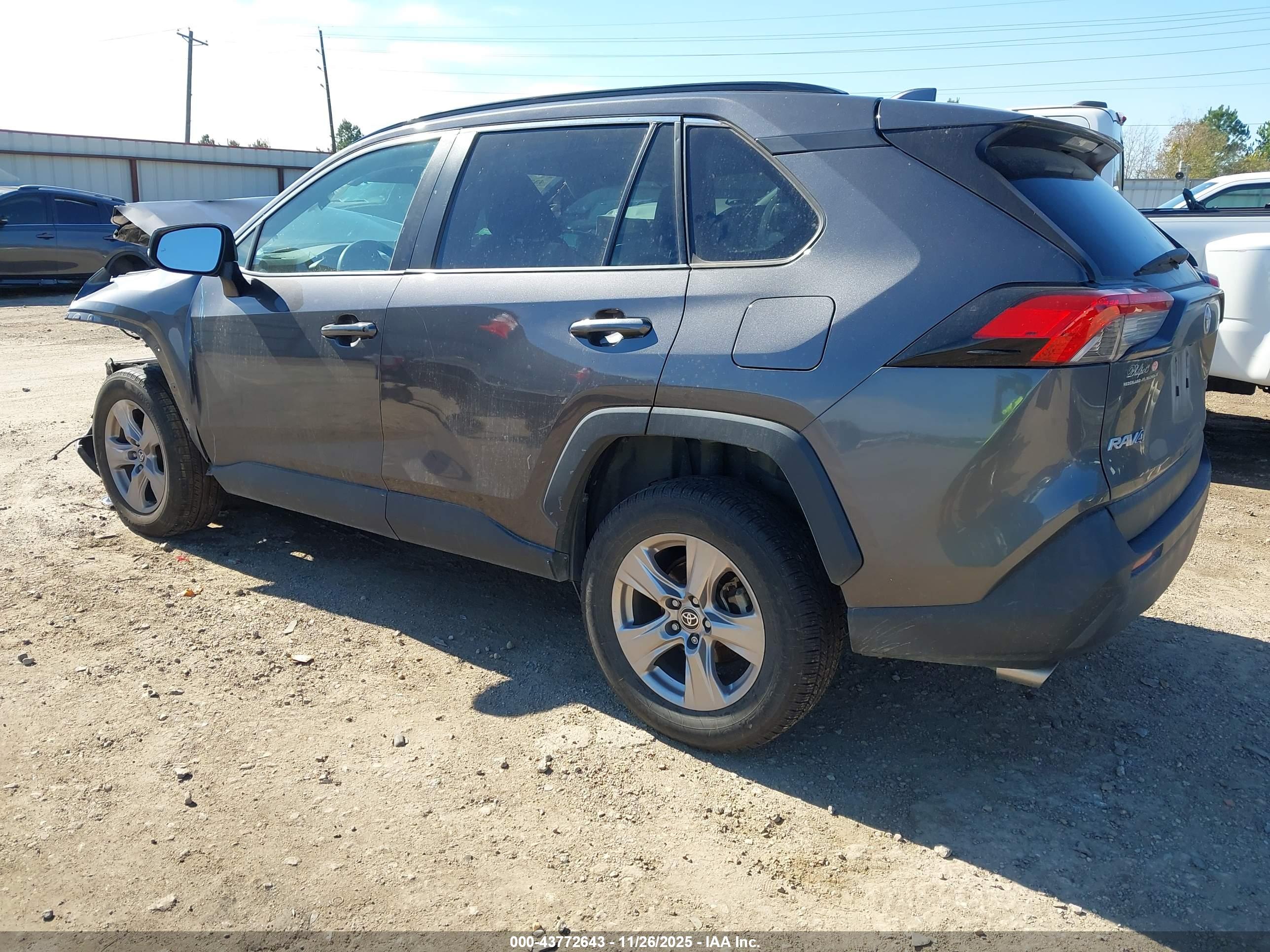 TOYOTA RAV4 image 3