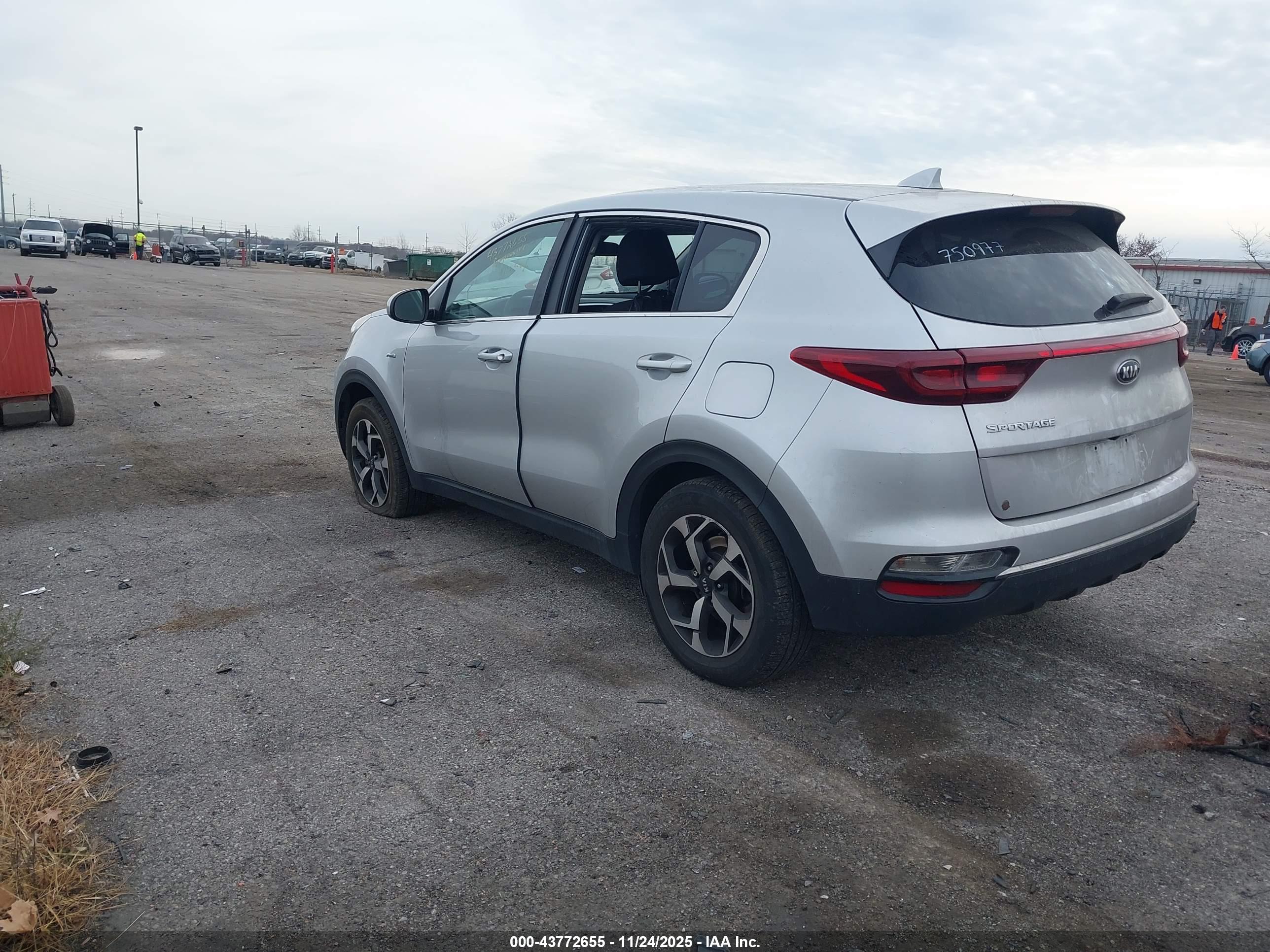 KIA SPORTAGE image 3
